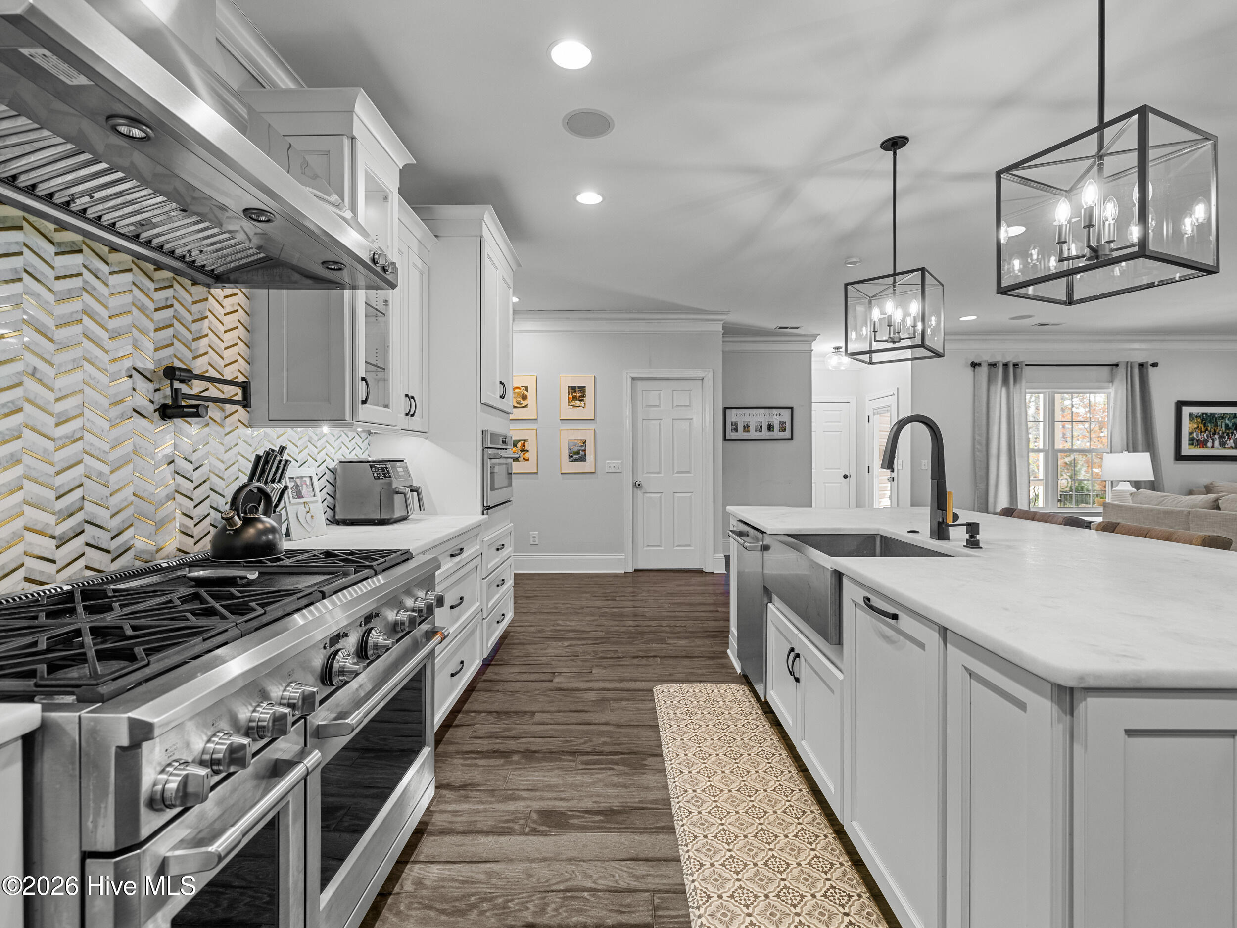 100557590 | Photo 29