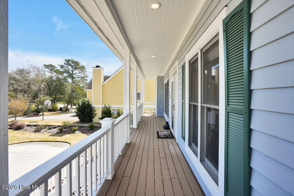 100563710 | Photo 11