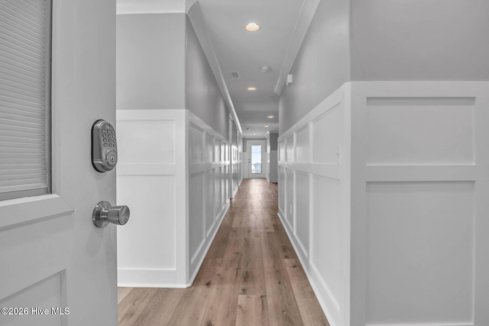 100558345 | Photo 99