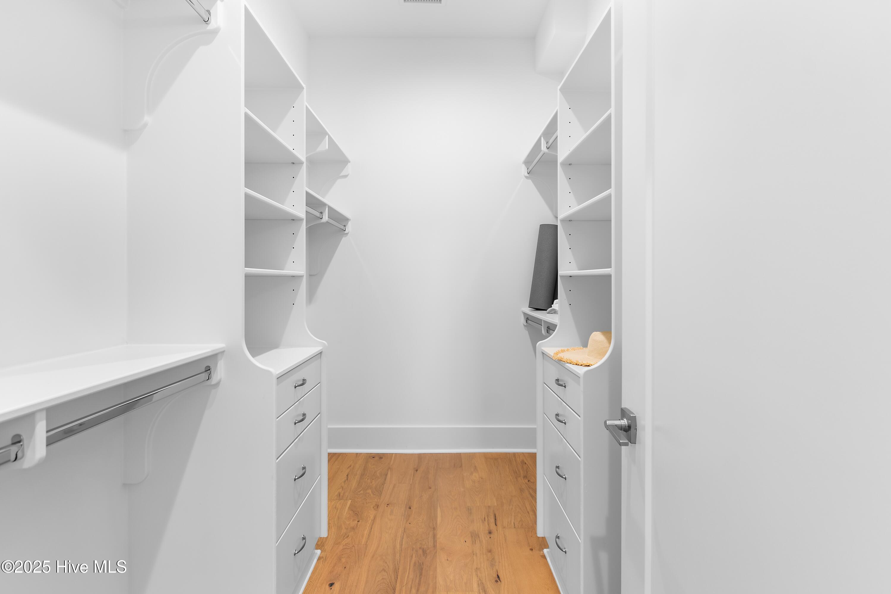 100492285 | Photo 29