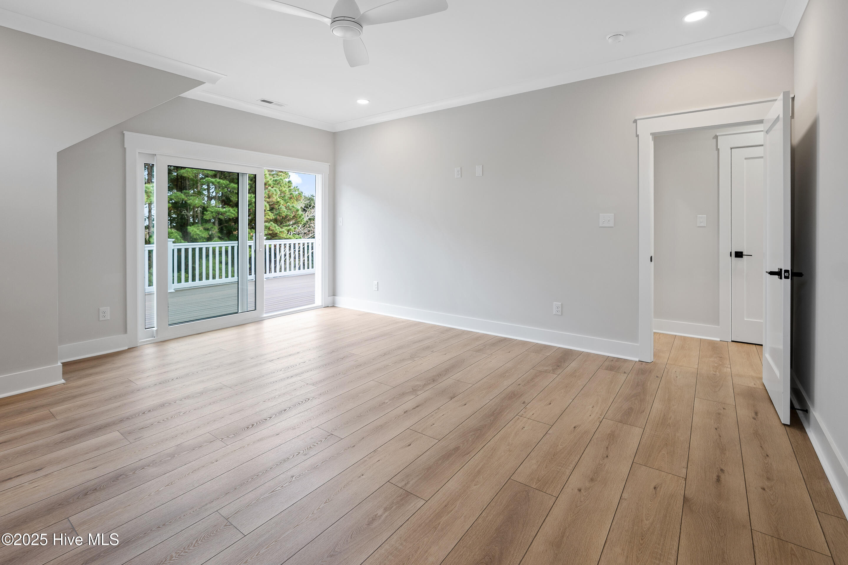 100525288 | Photo 55