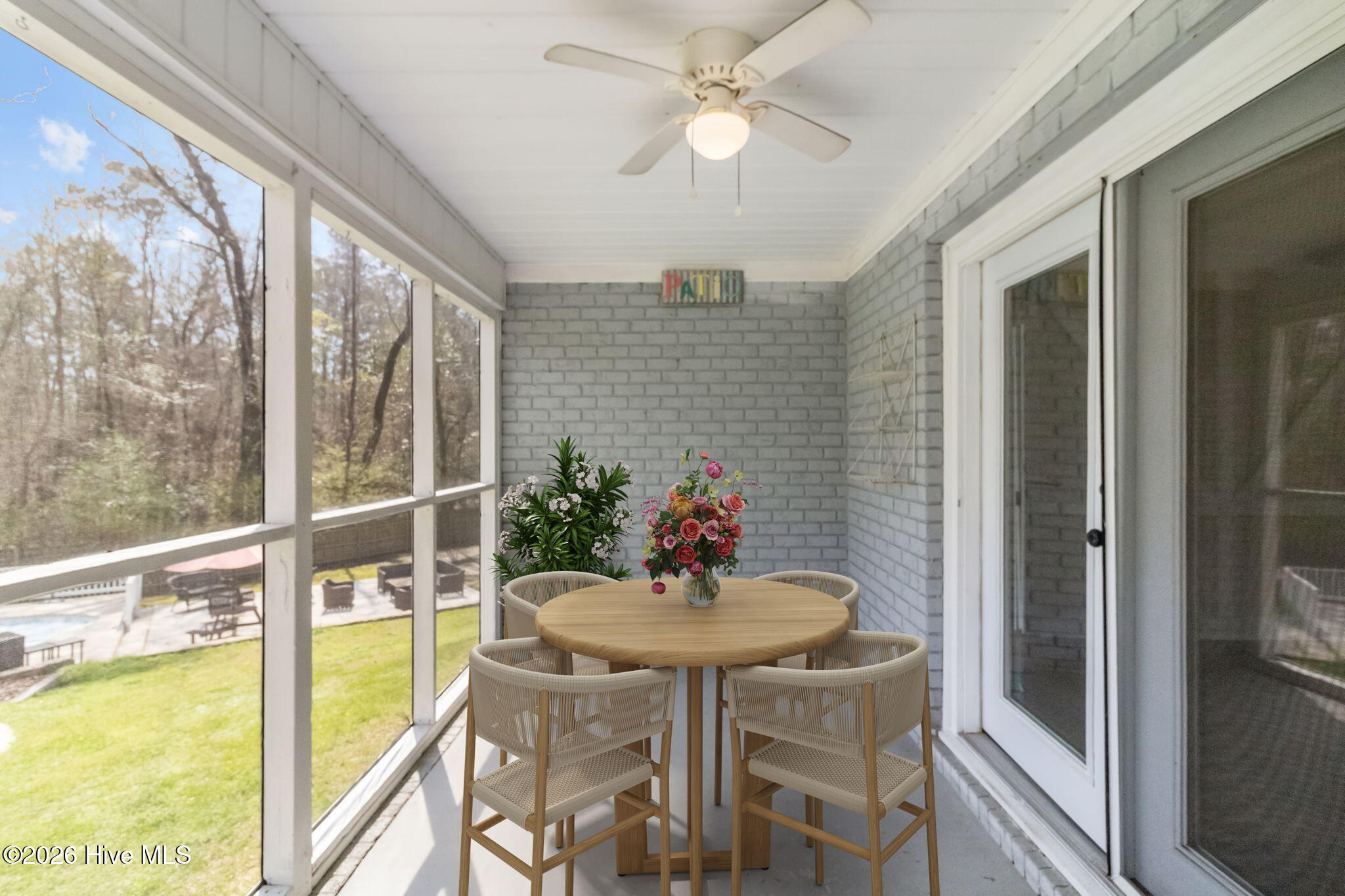 100560043 | Photo 41