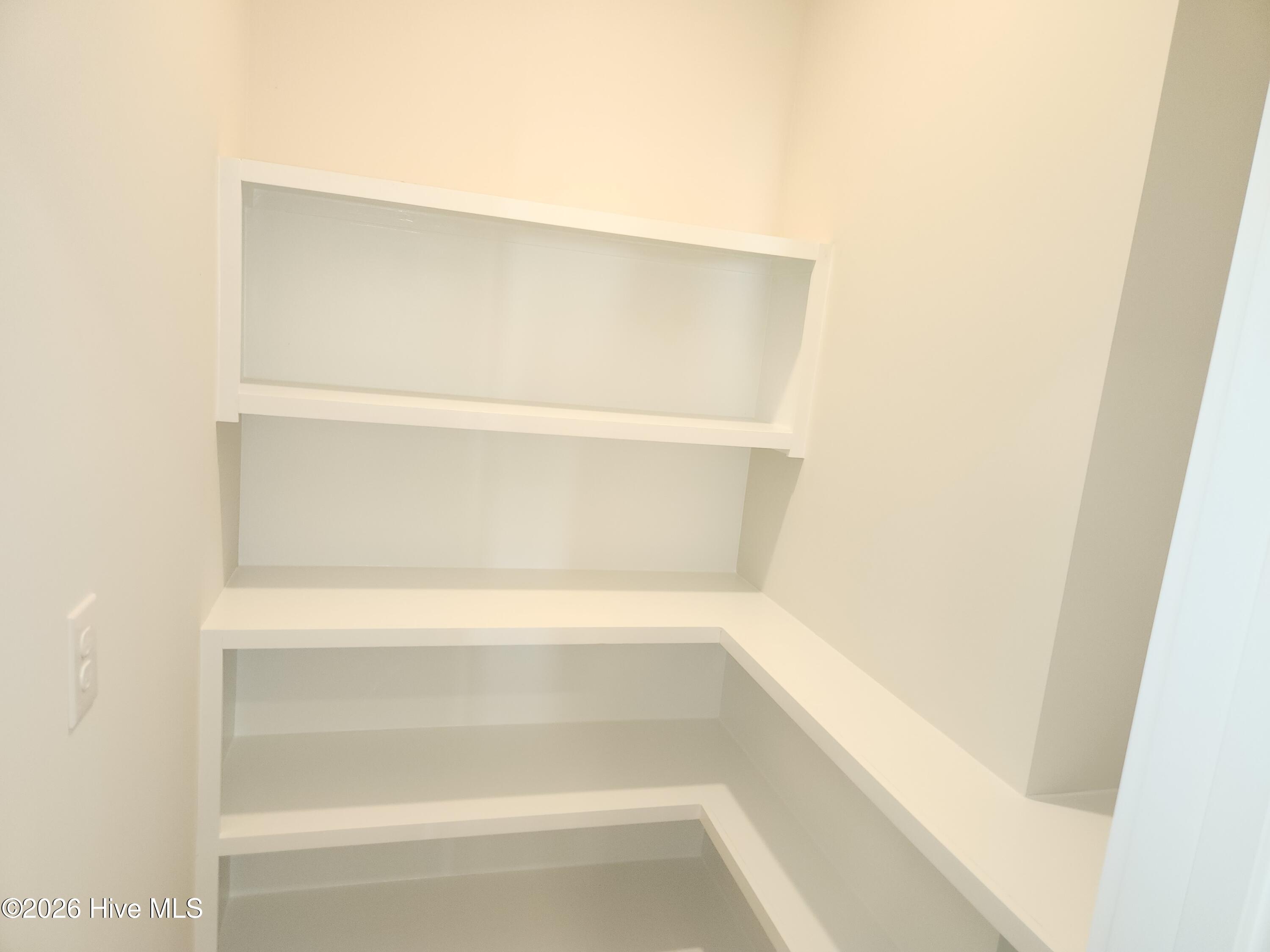 100559285 | Photo 24