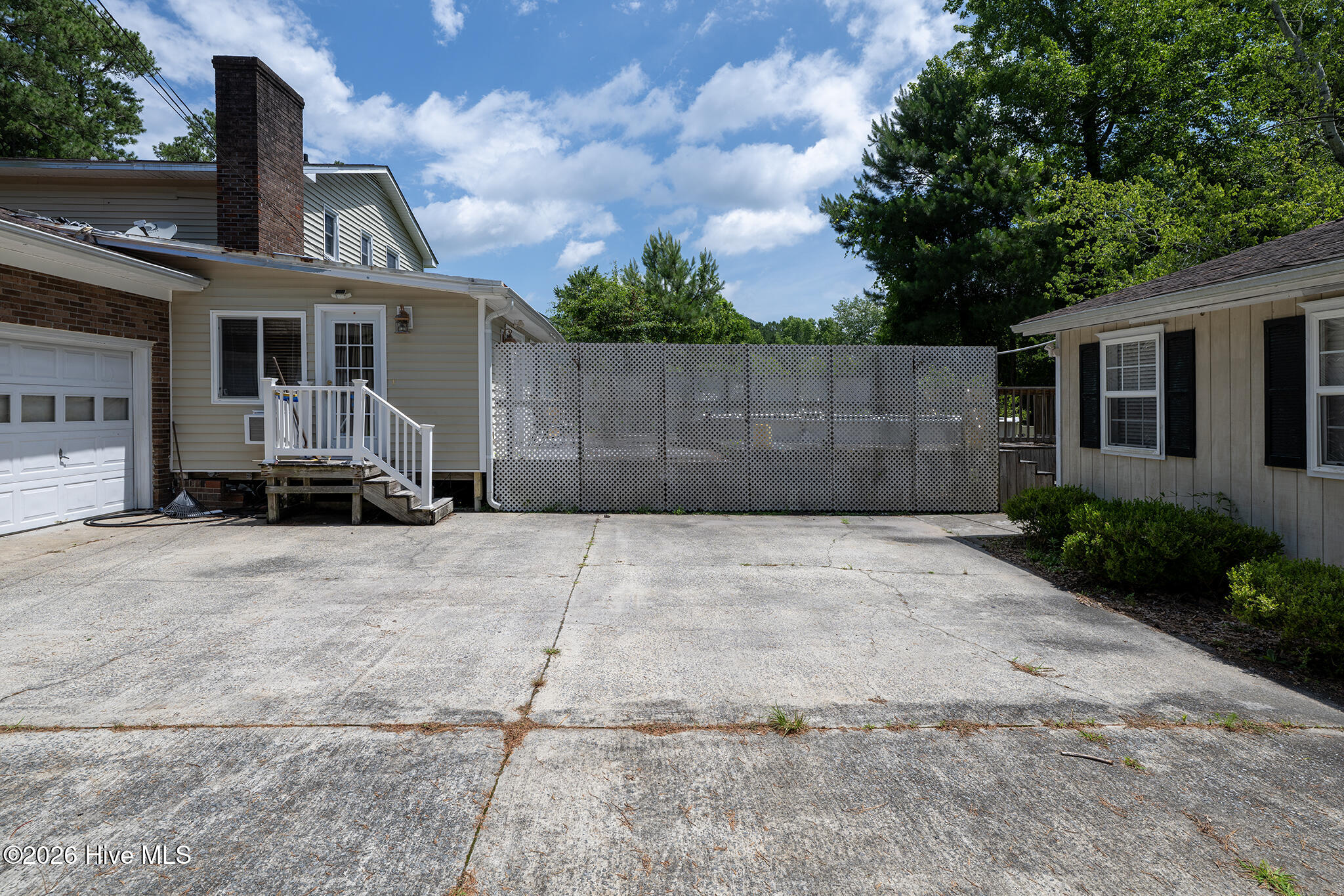 Exterior photo of 1002 Karen Drive, New Bern, NC 28562. MLS: 100594099