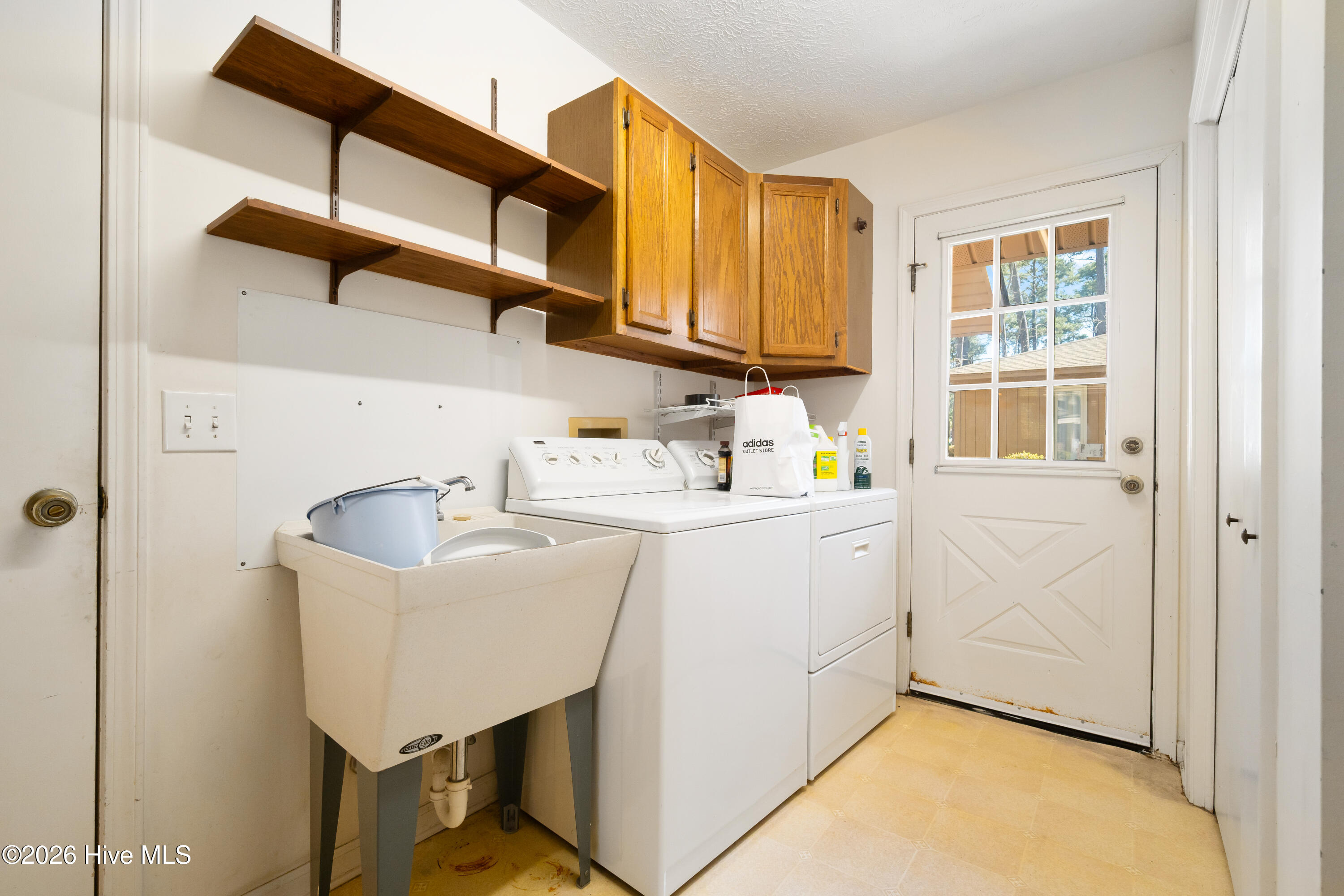 100563412 | Photo 35