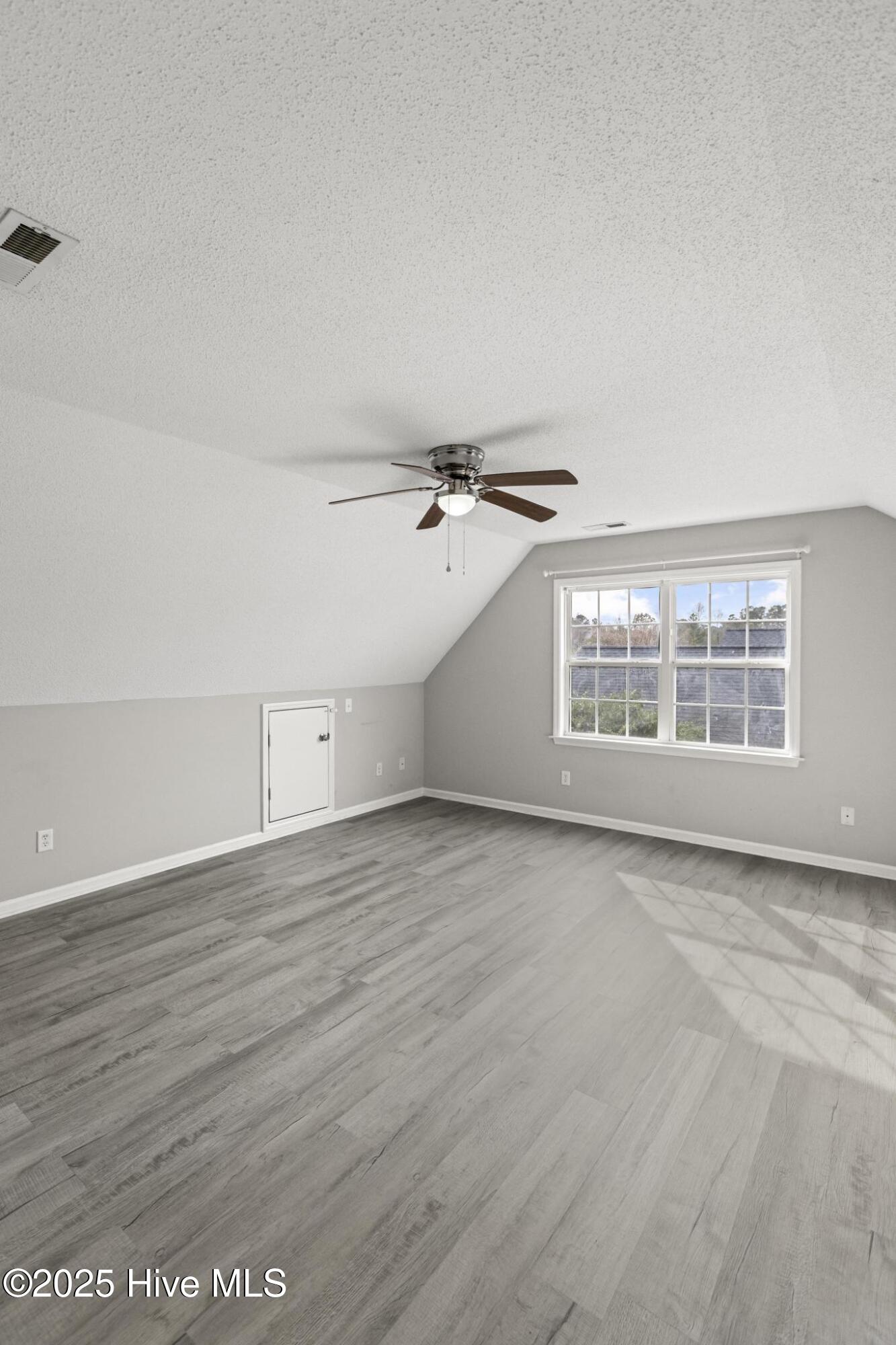 100545087 | Photo 21