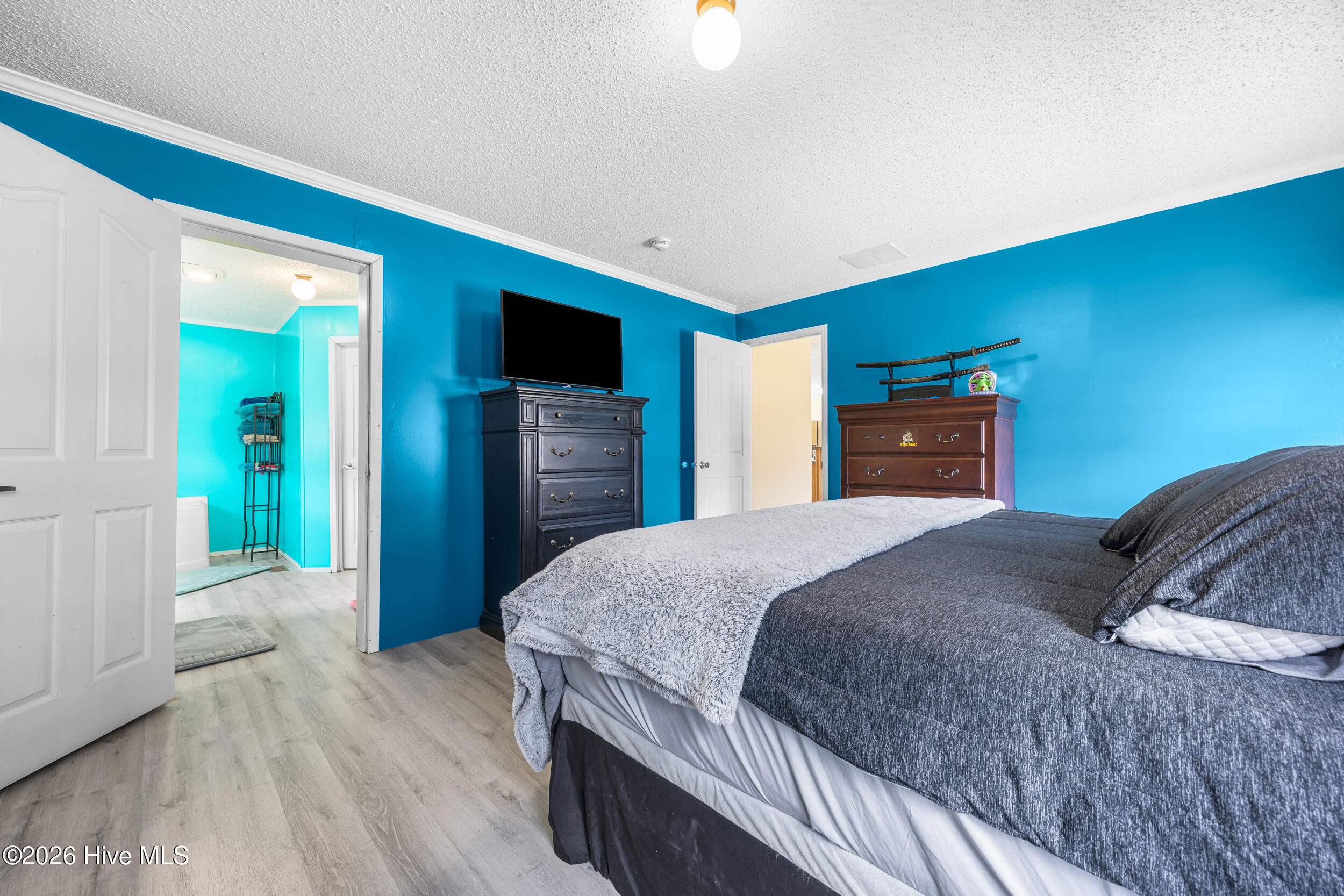 100560069 | Photo 11