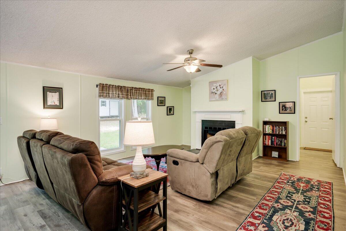 1755 Comanche Circle
