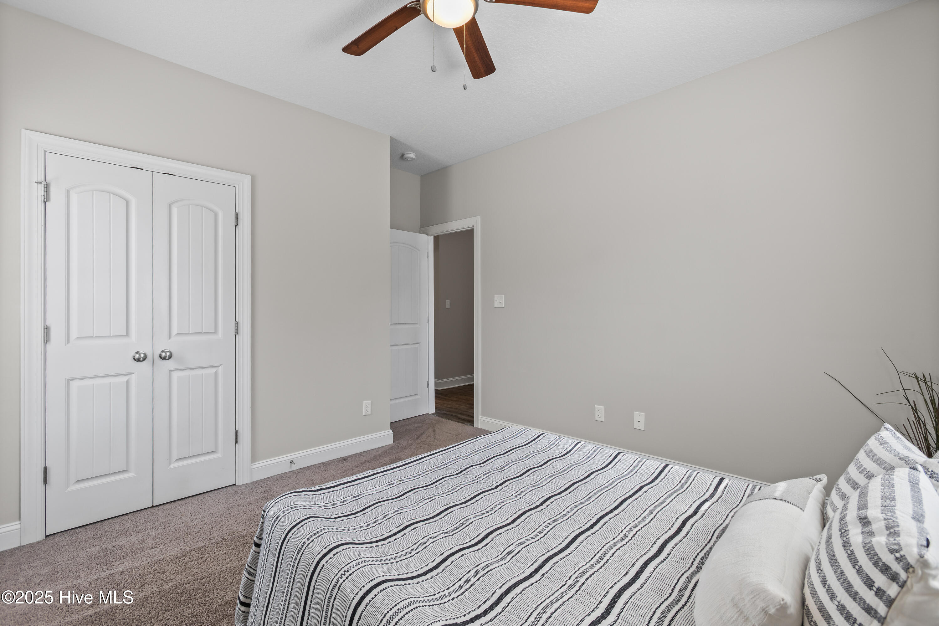 100541822 | Photo 27