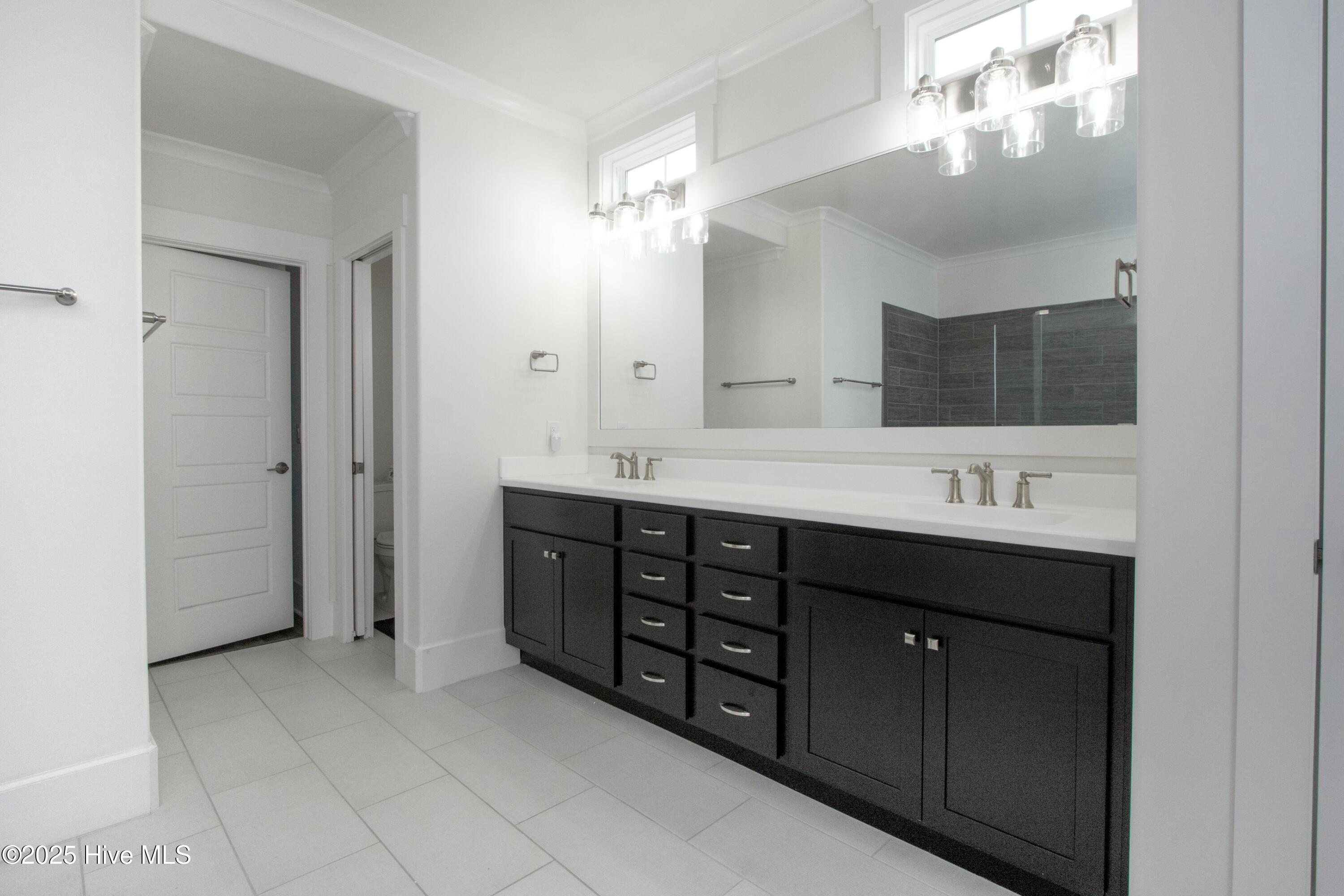 100489115 | Photo 16