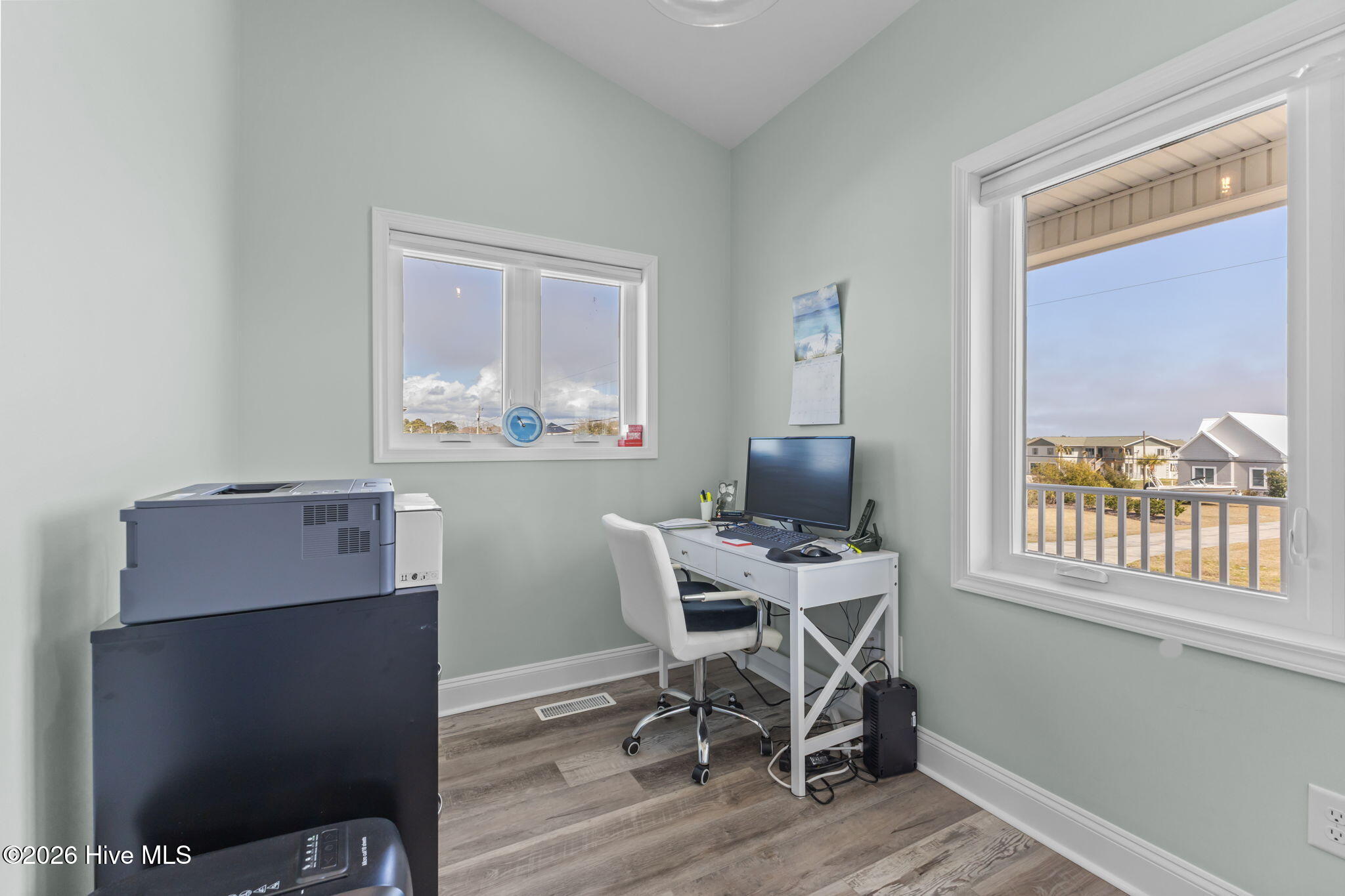 100559740 | Photo 14