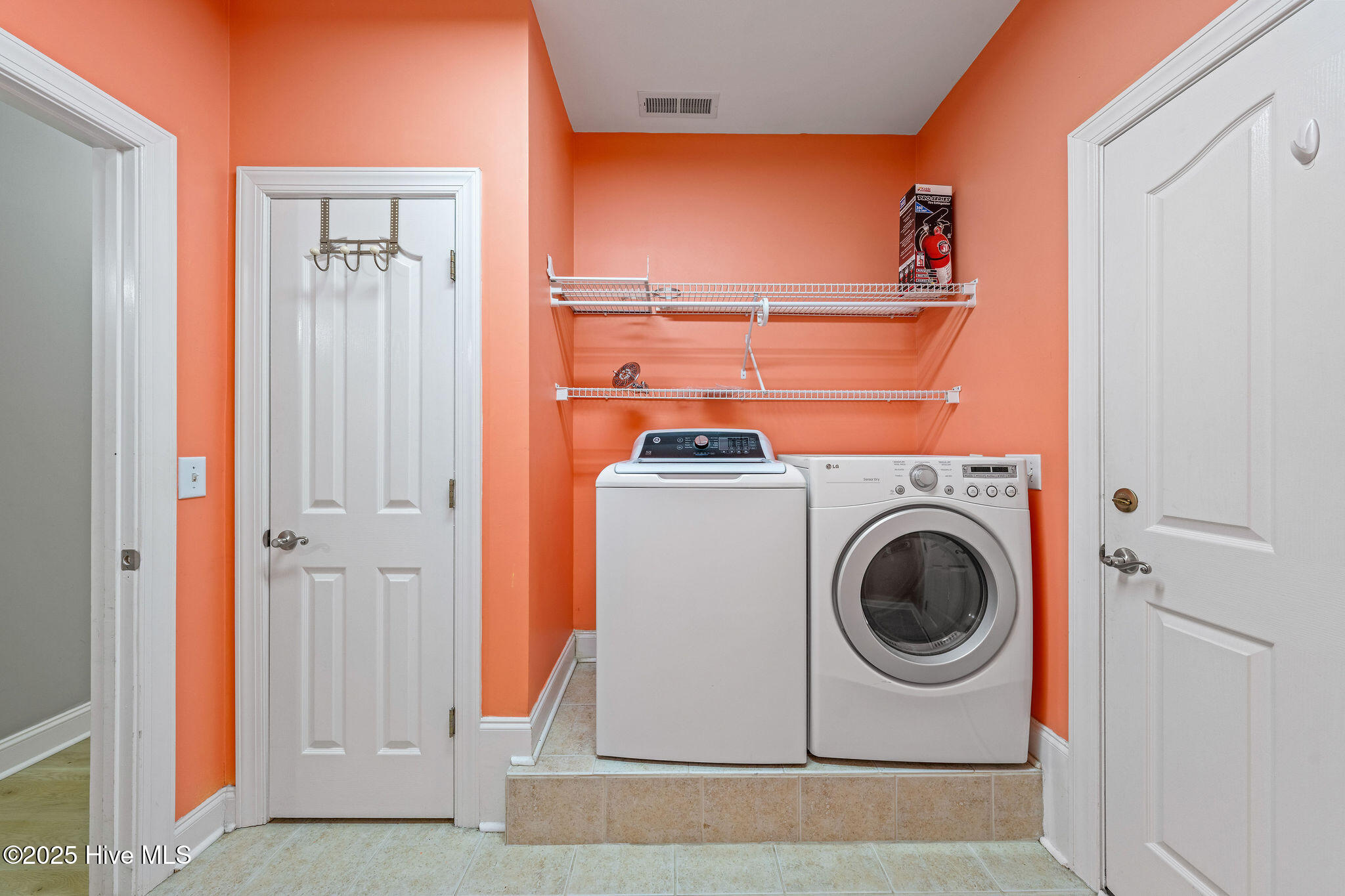 100541606 | Photo 39