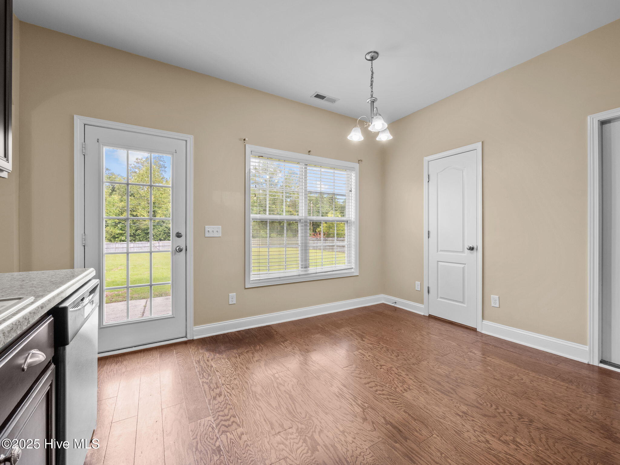 100529601 | Photo 20