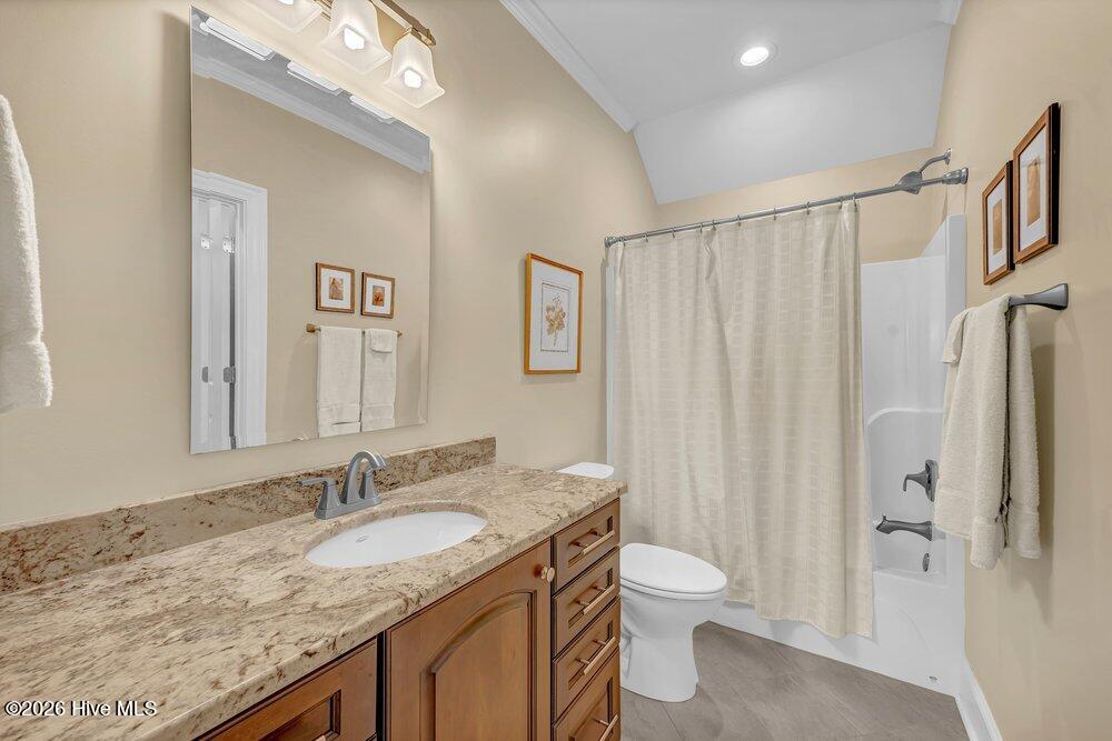 100557669 | Photo 41