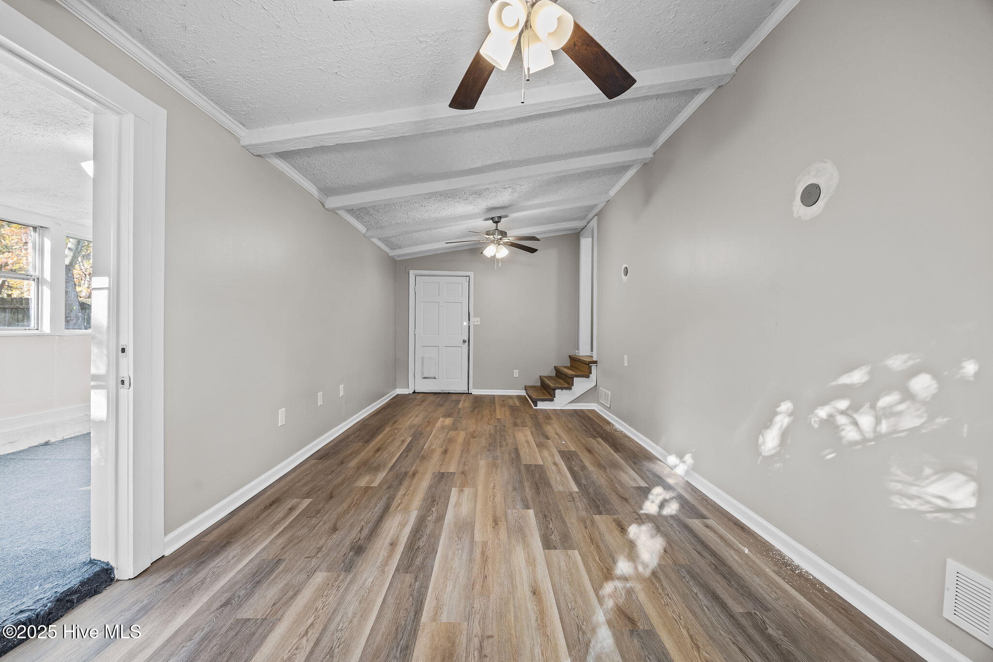 100543072 | Photo 19