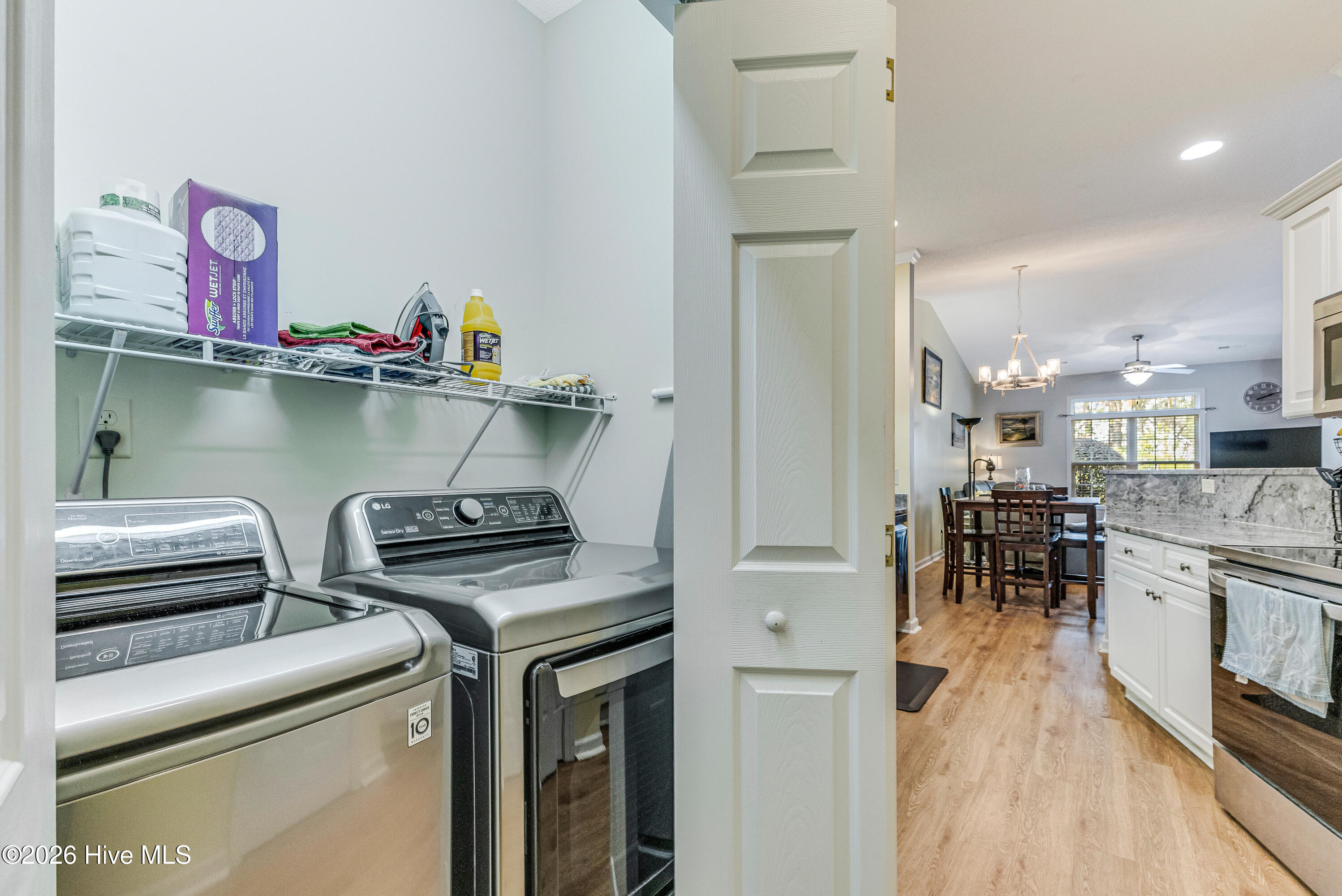 100548521 | Photo 12