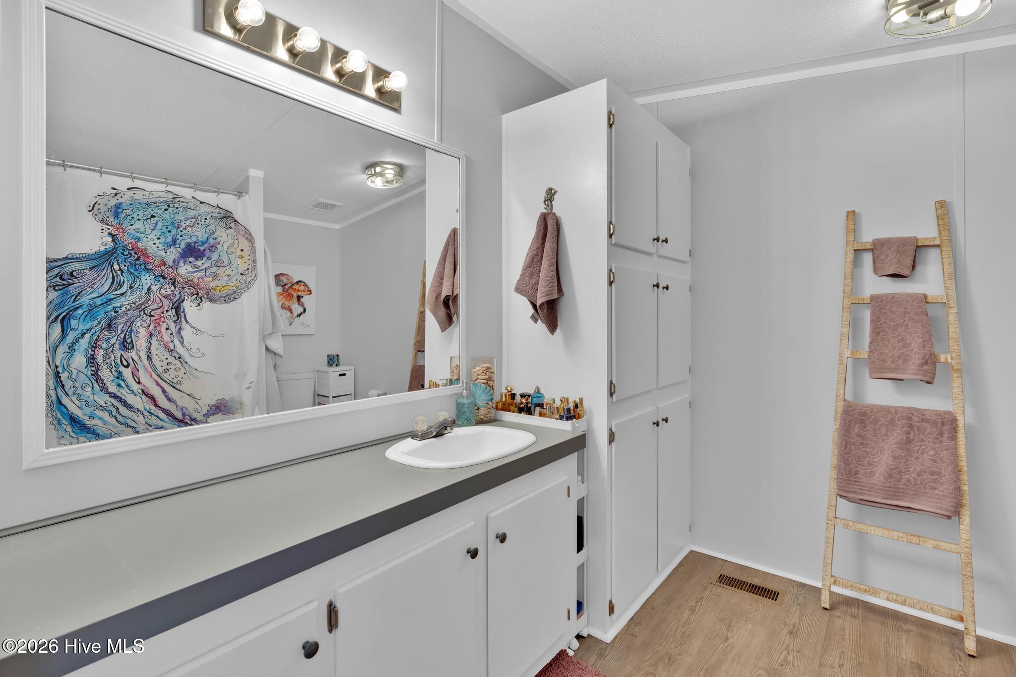 100559189 | Photo 28