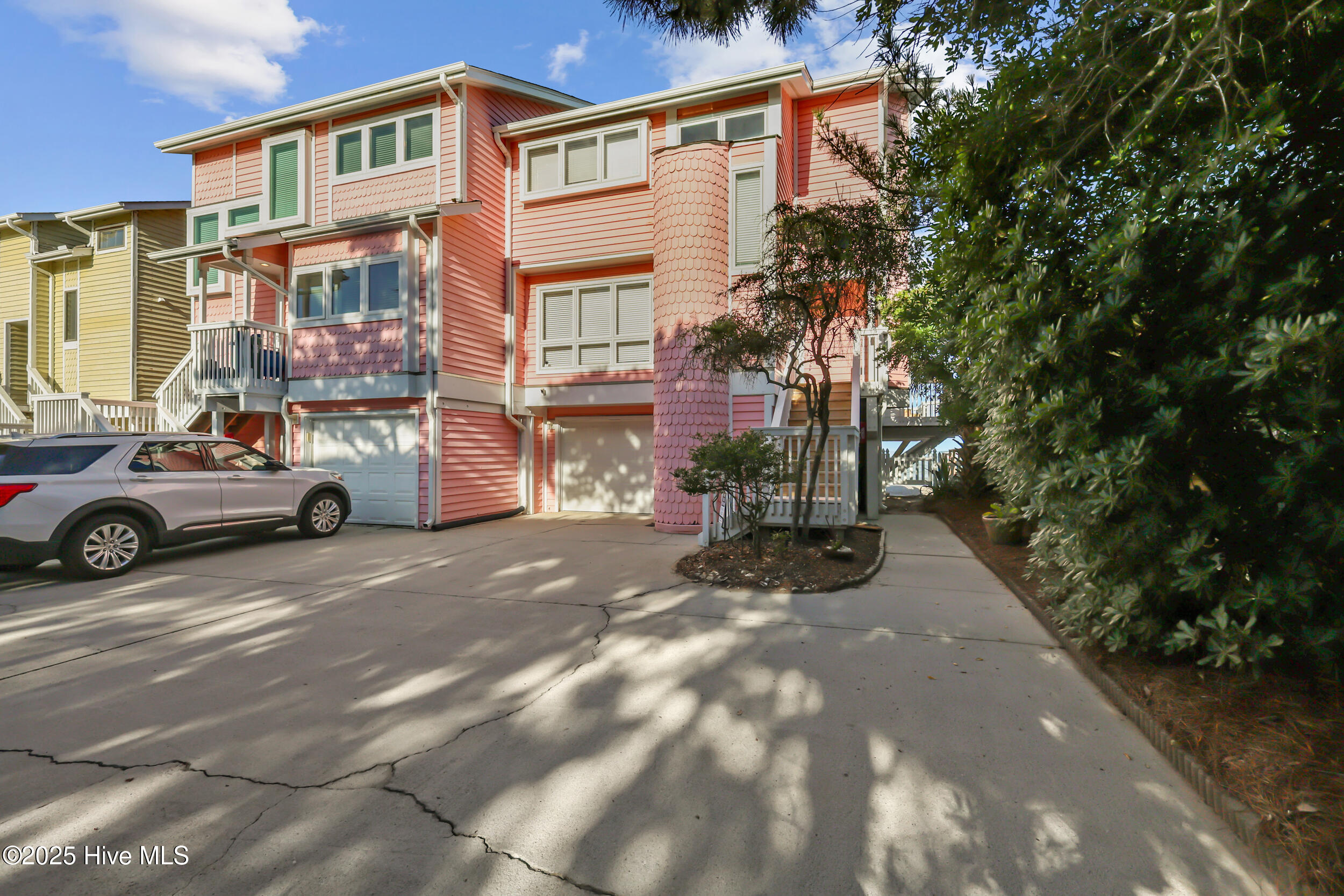 100518550 | Photo 33