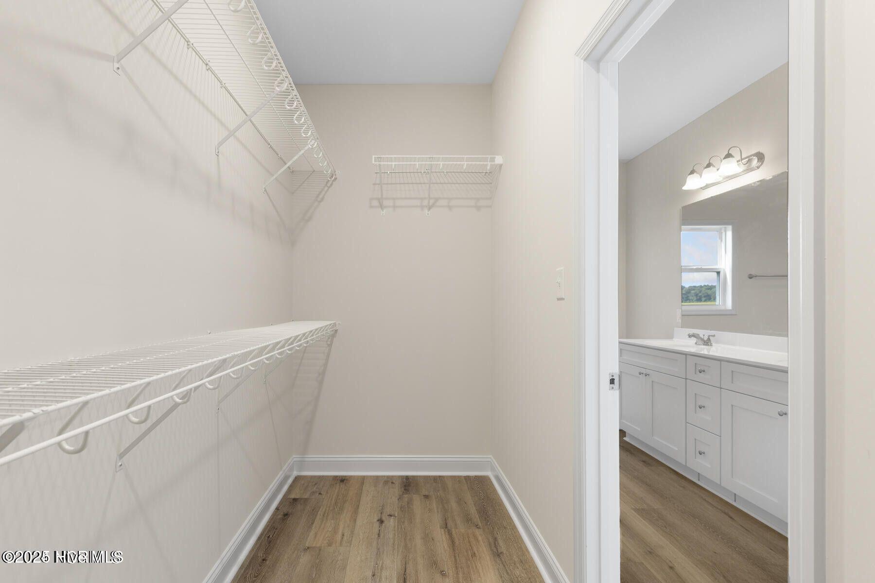 100541330 | Photo 18