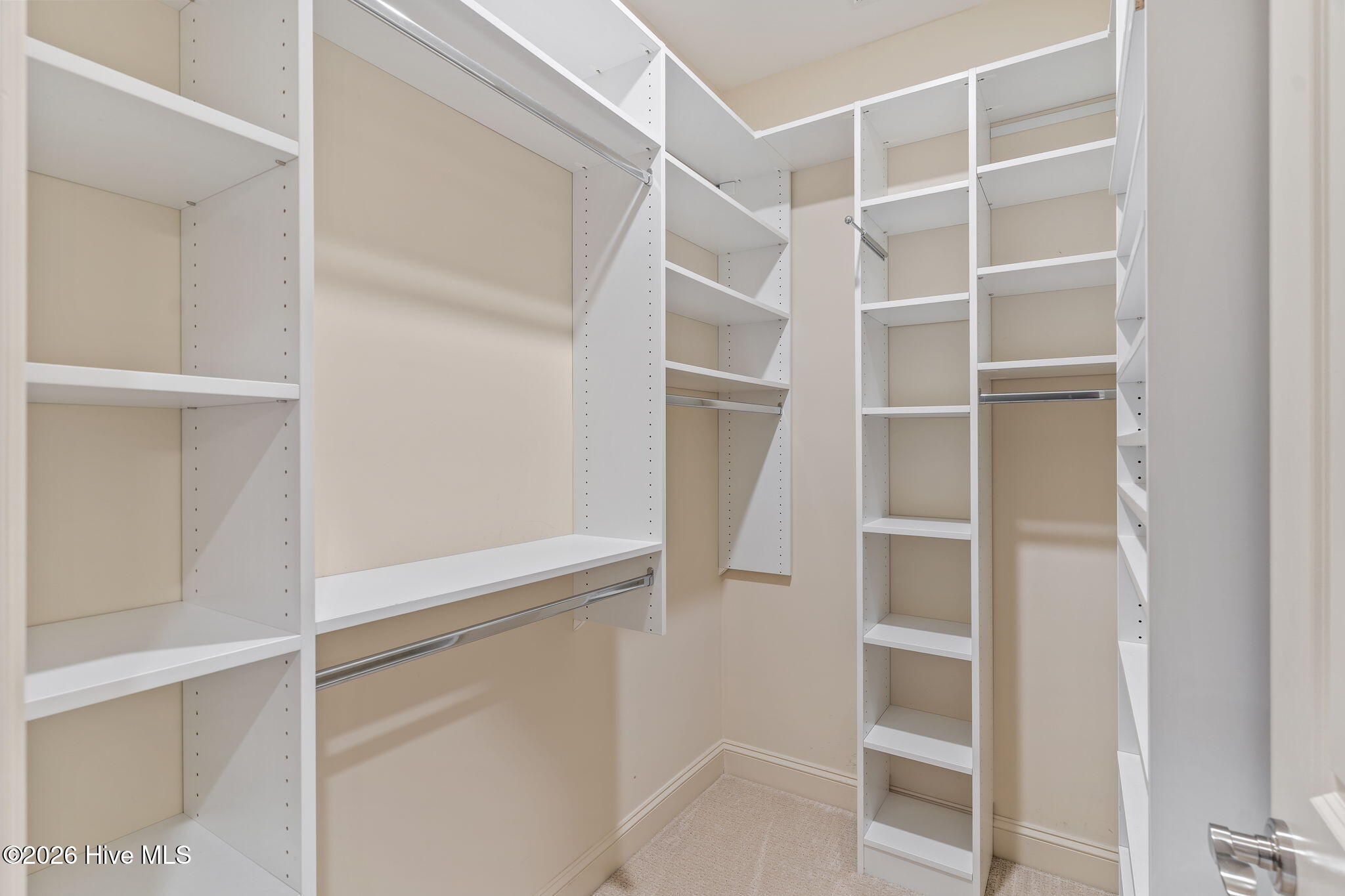 100566700 | Photo 27