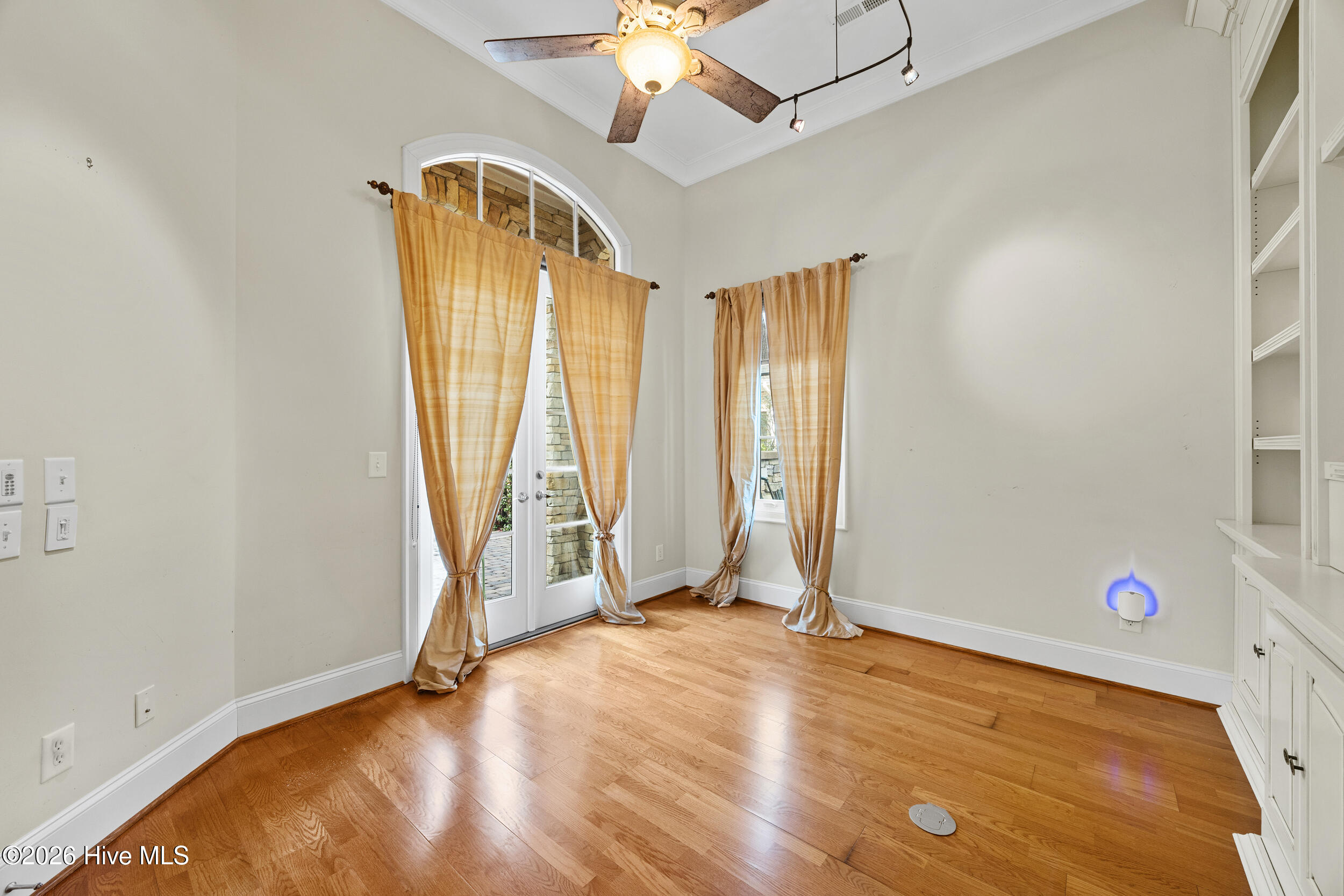 100547162 | Photo 34