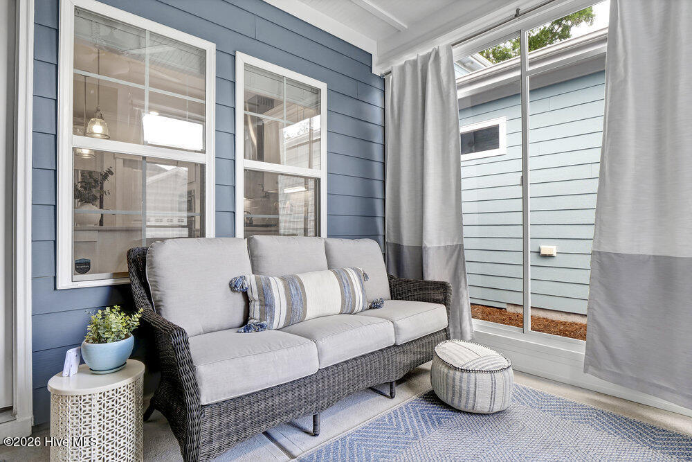 100558129 | Photo 45