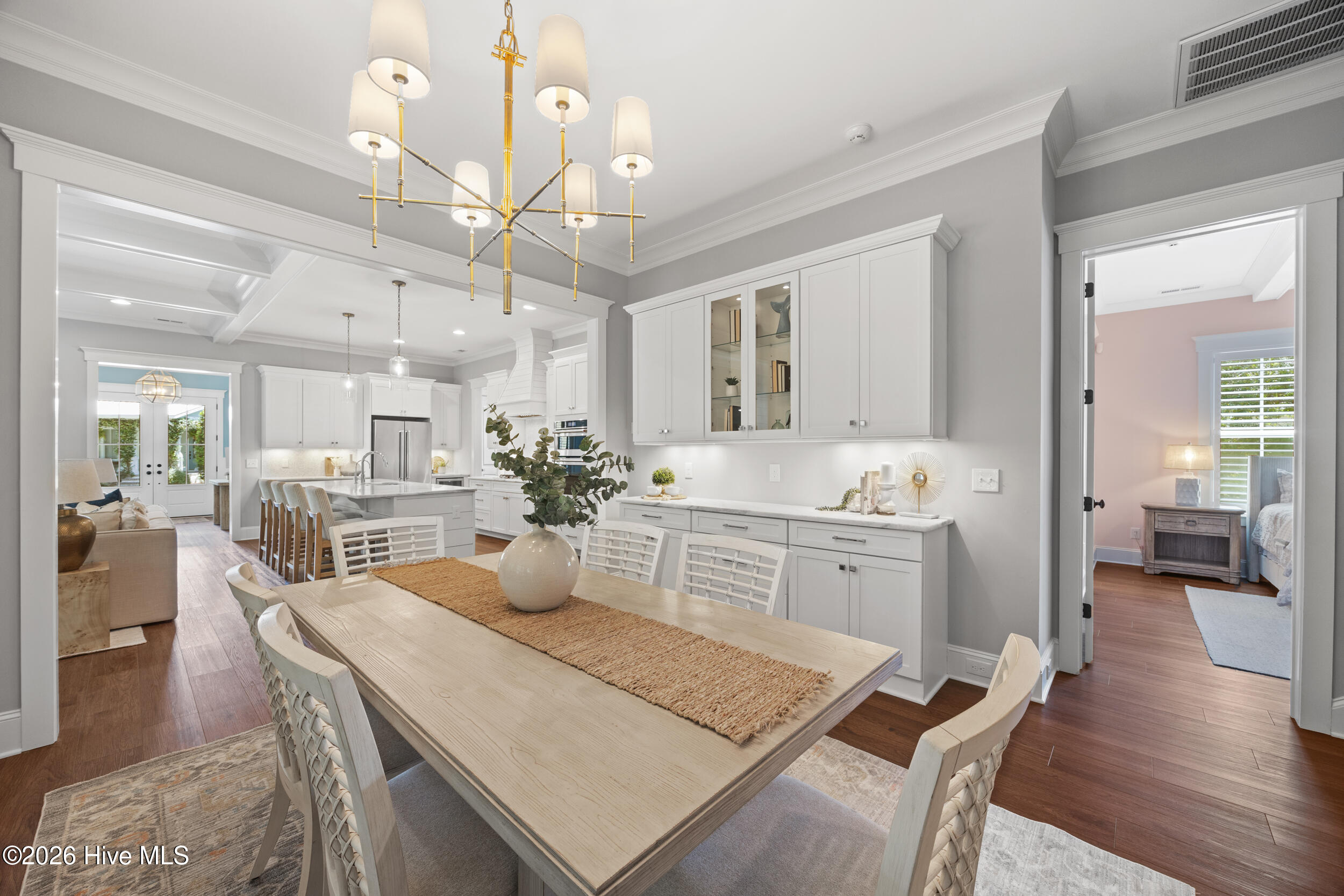 100569354 | Photo 35