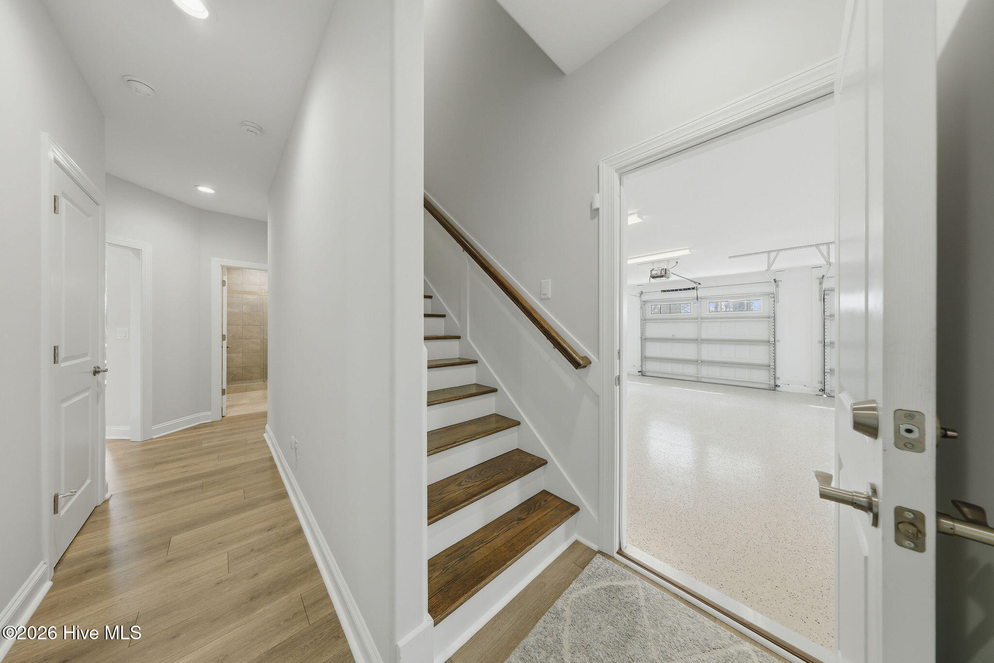 100564849 | Photo 43