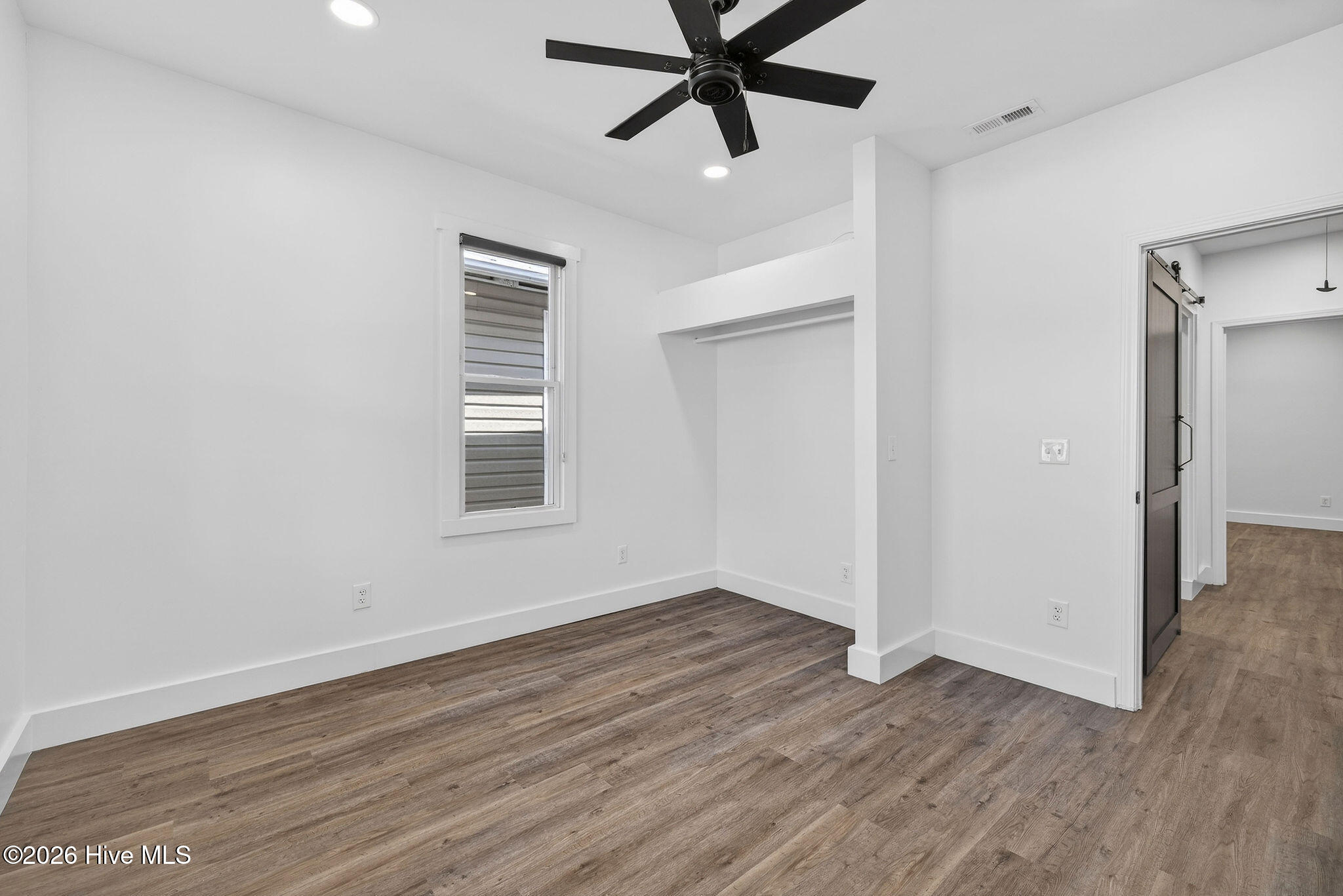 100563624 | Photo 17