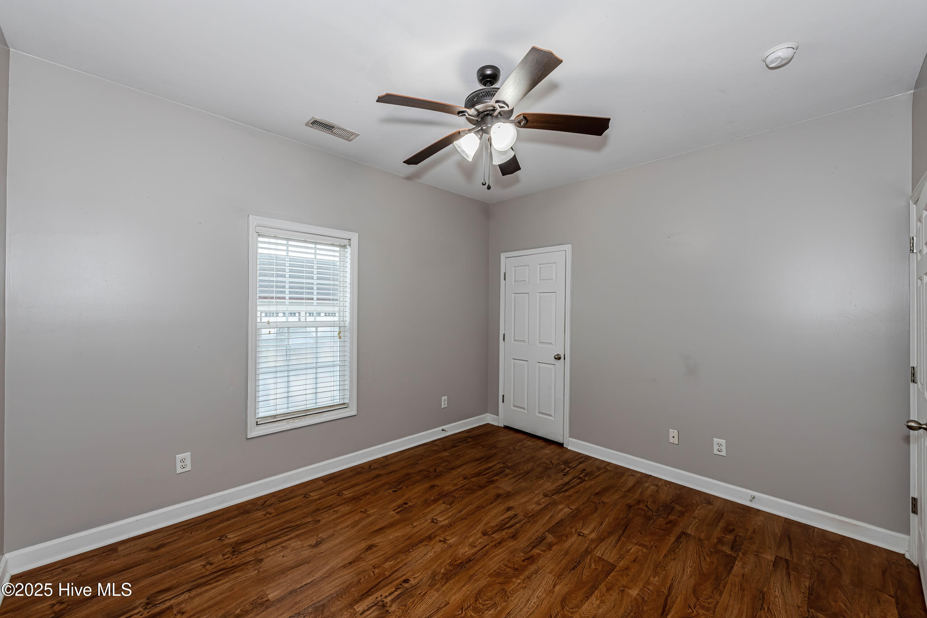 100539008 | Photo 33