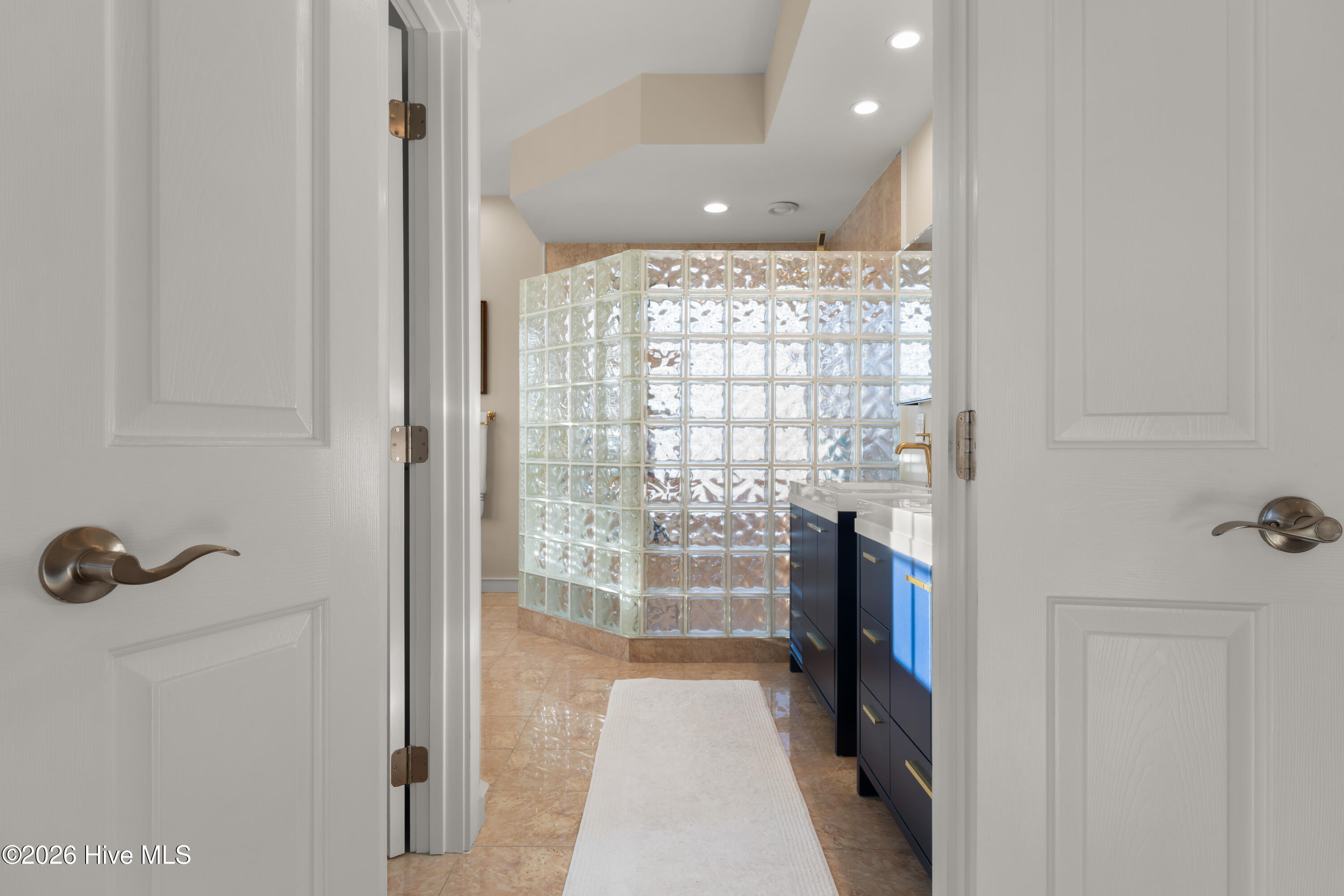 100549832 | Photo 43