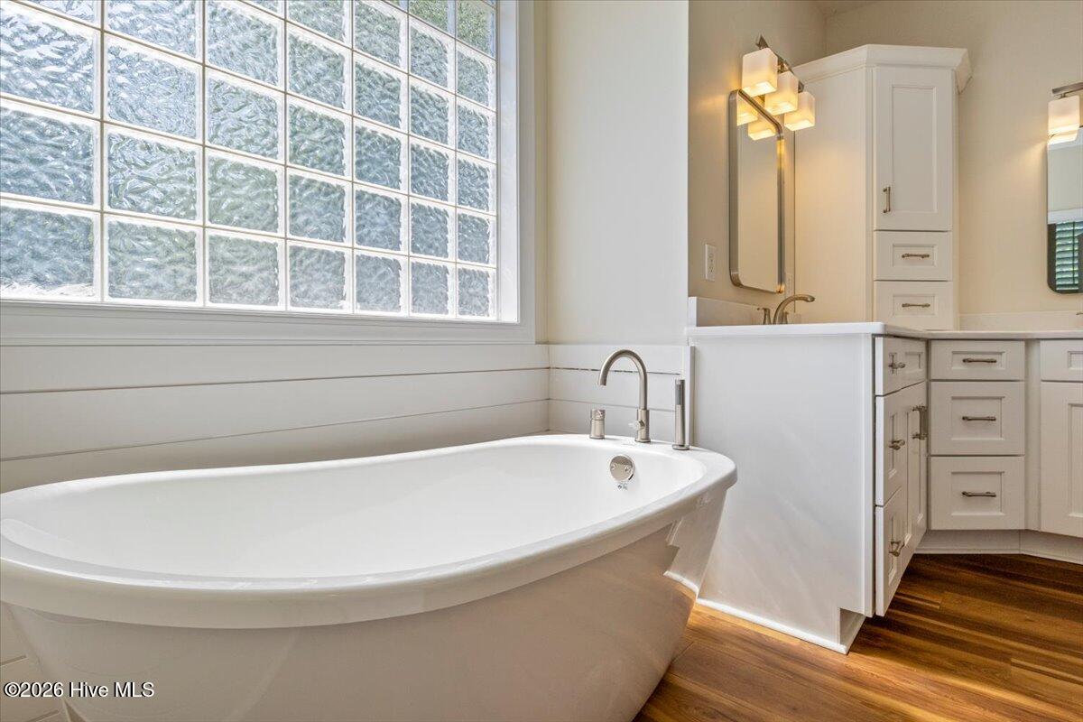 100567087 | Photo 45