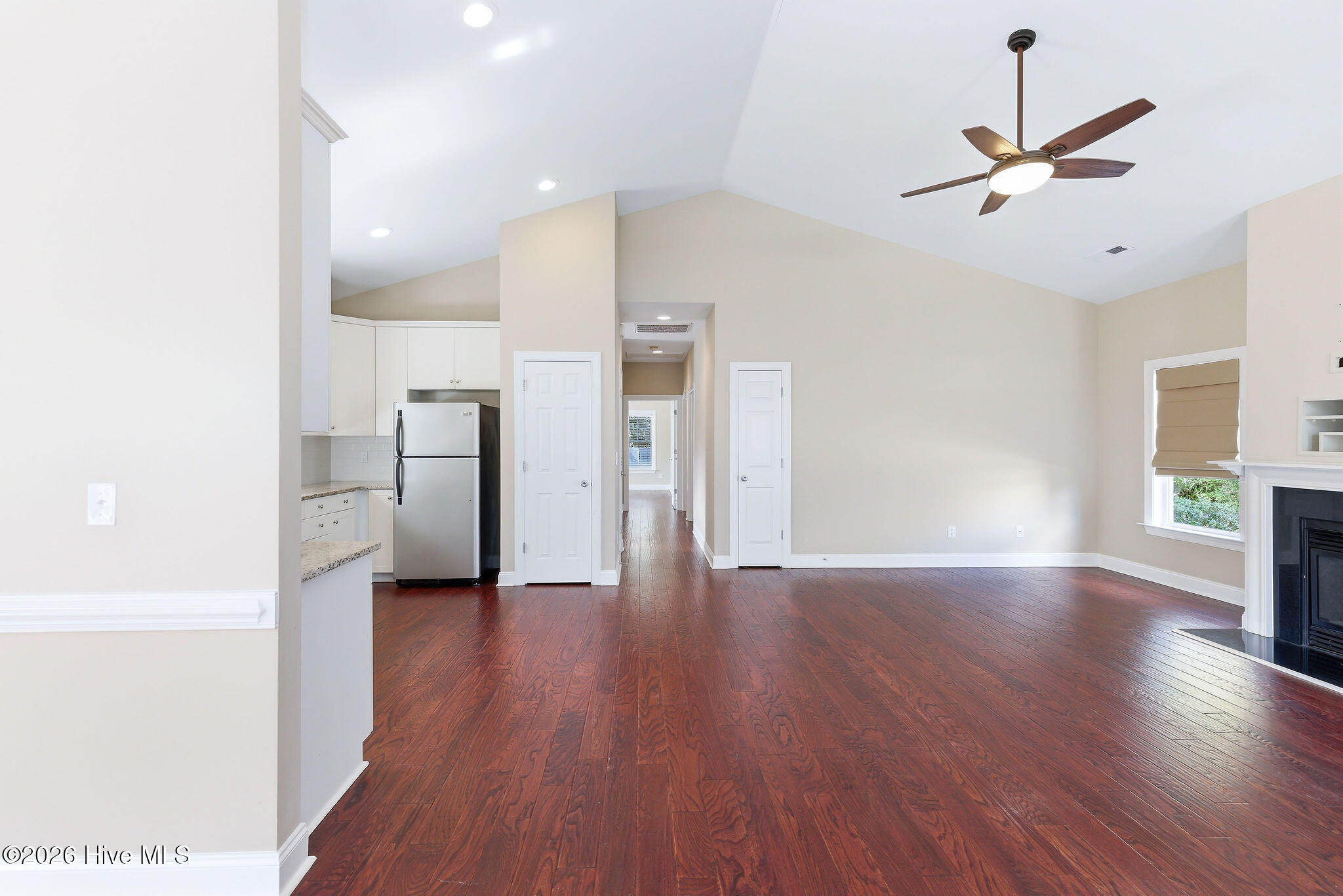 100559674 | Photo 11