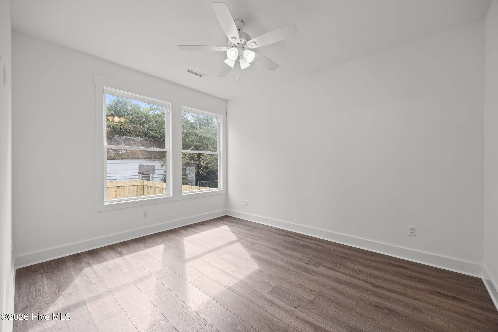 100555699 | Photo 24