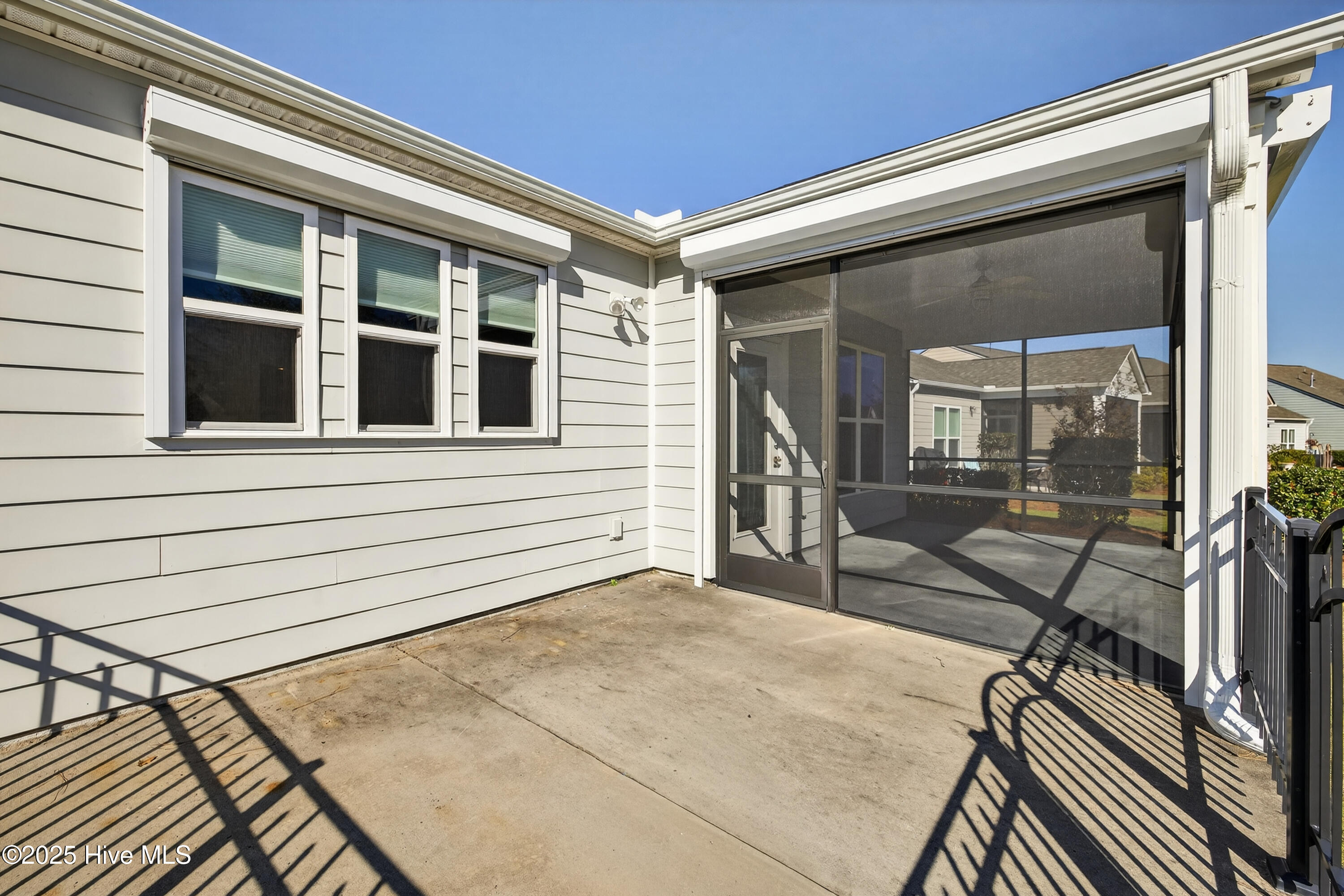 100541390 | Photo 27