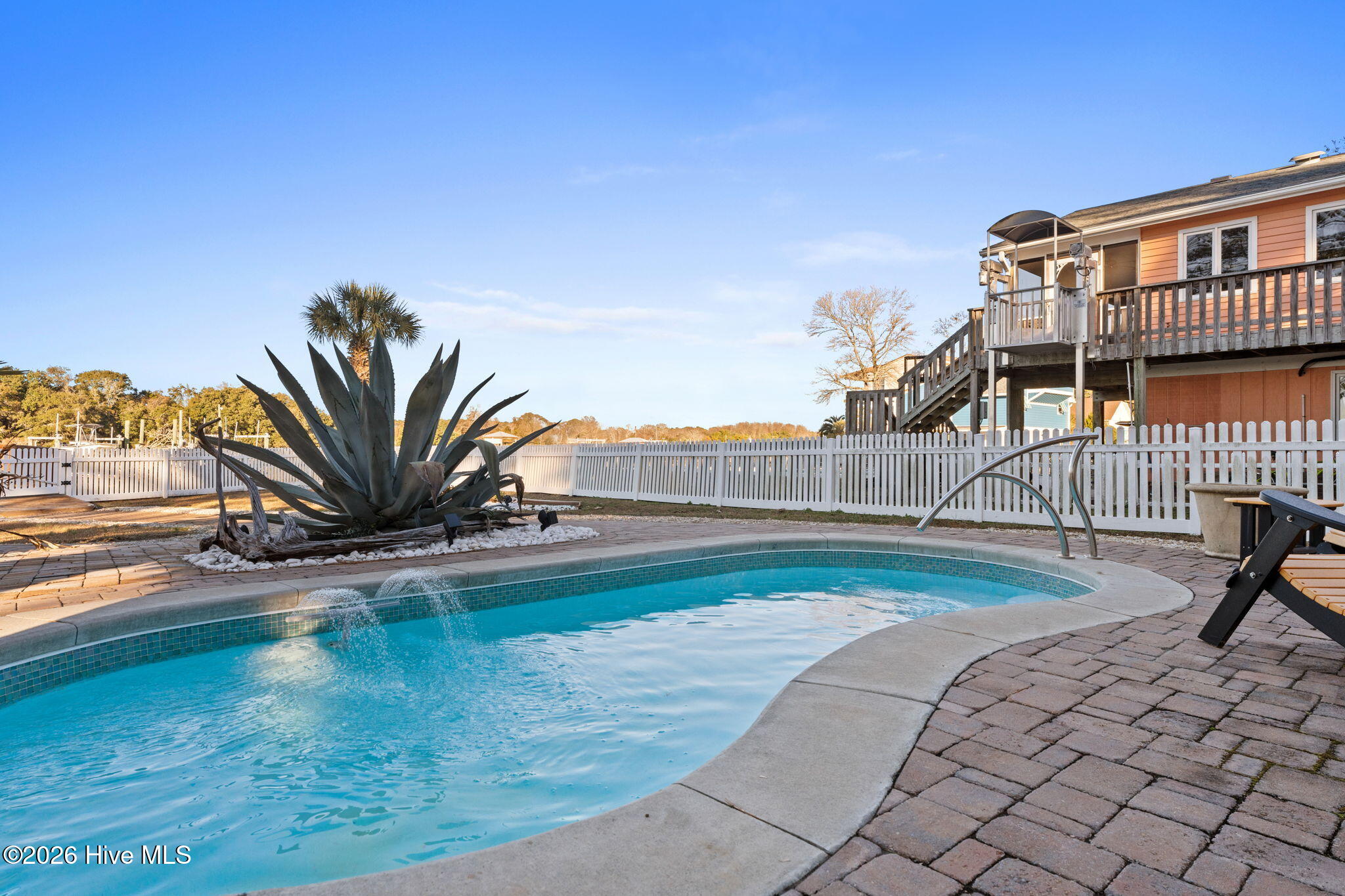 100553257 | Photo 23