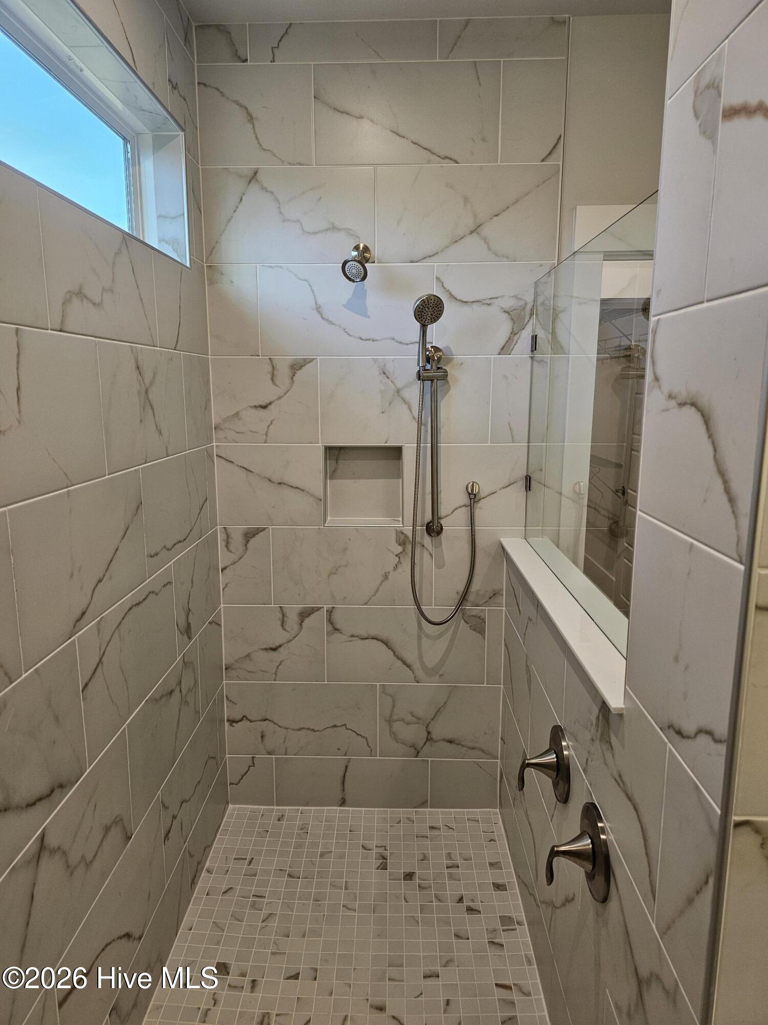 100544380 | Photo 14