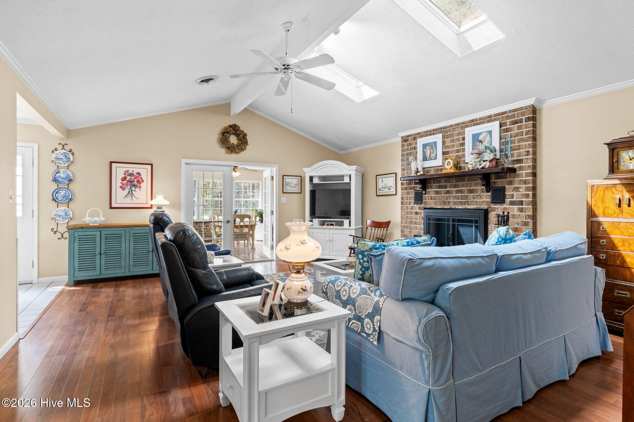 100564261 | Photo 23