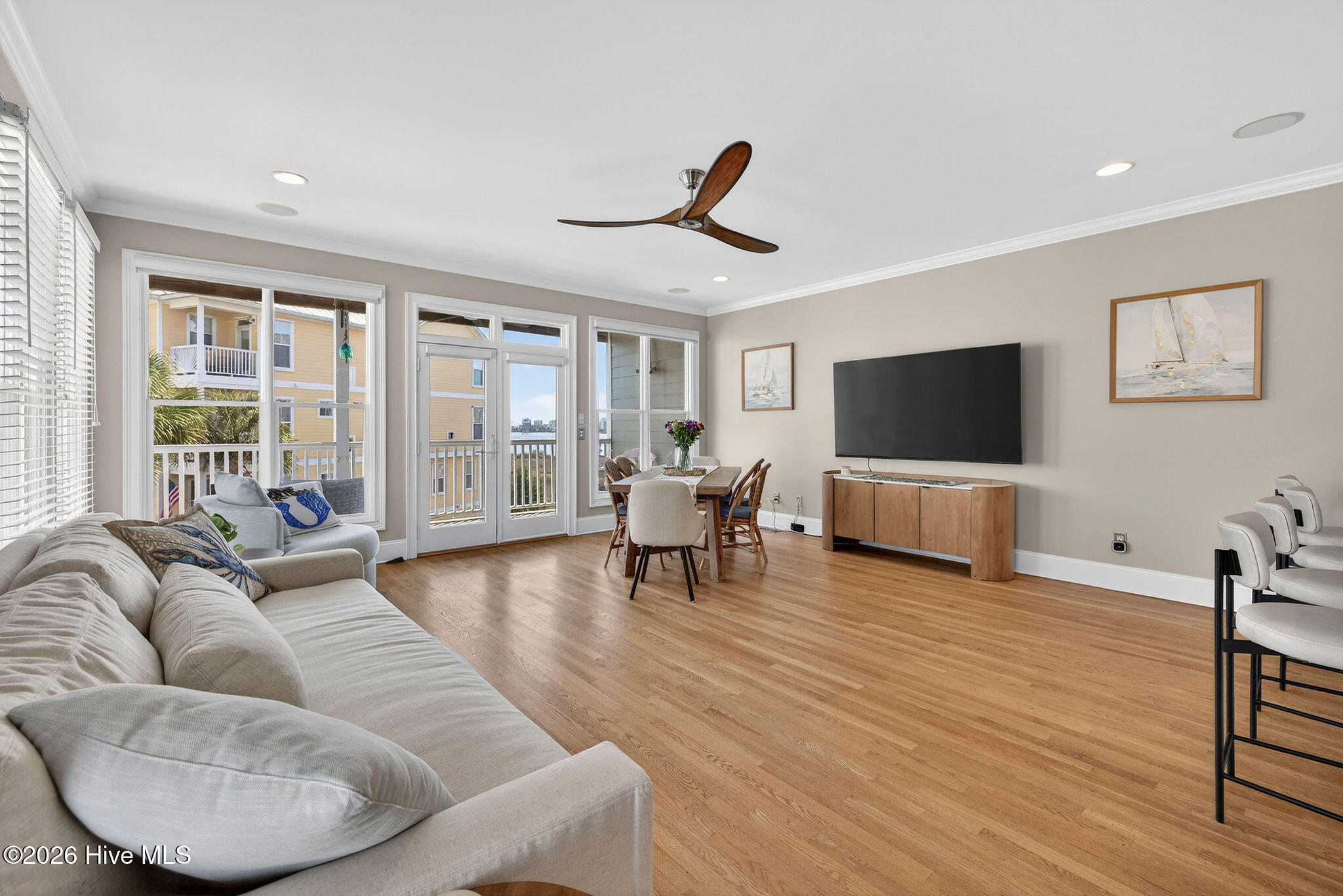 100562225 | Photo 13