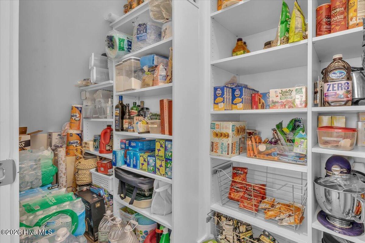 100569276 | Photo 23