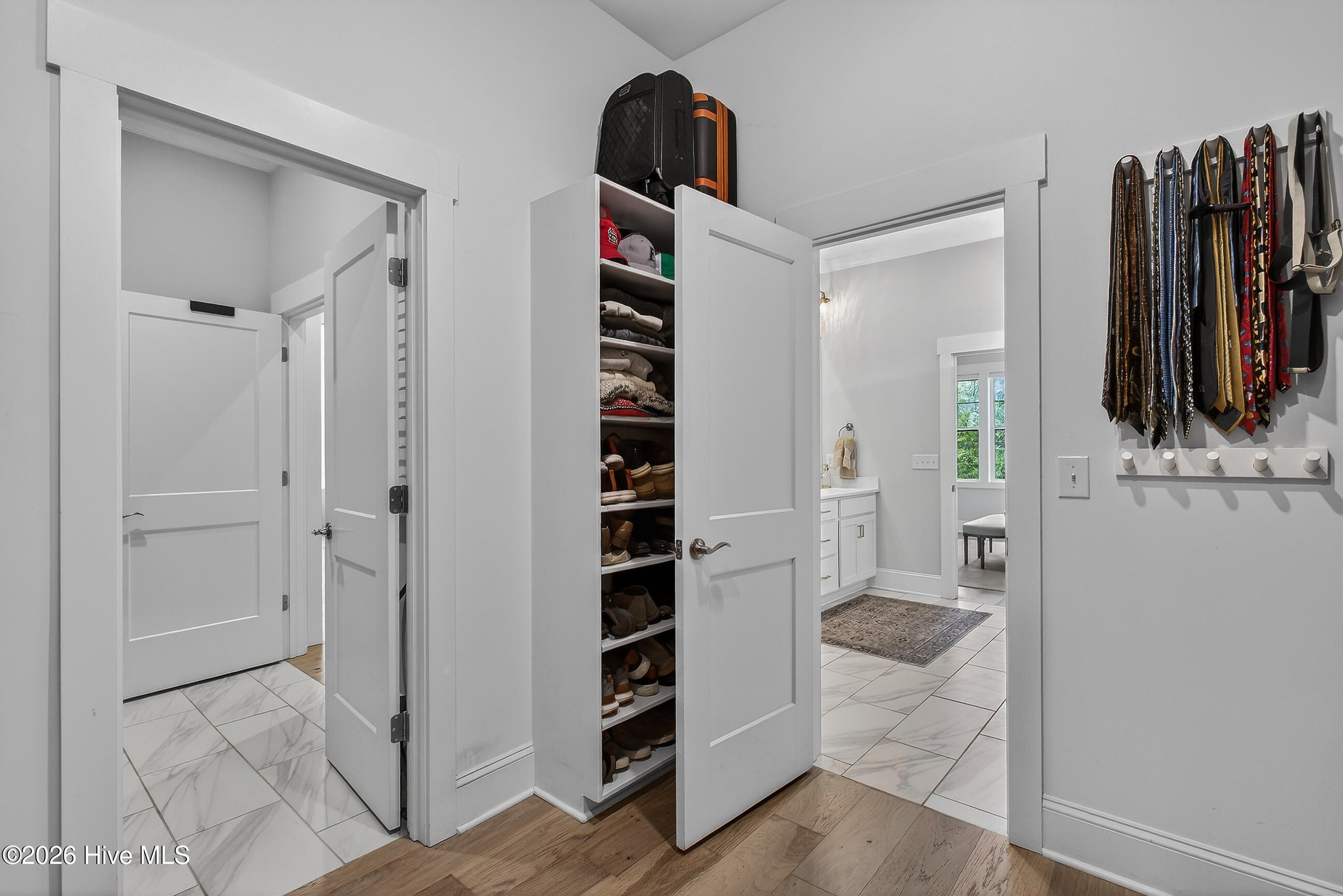 100564541 | Photo 34