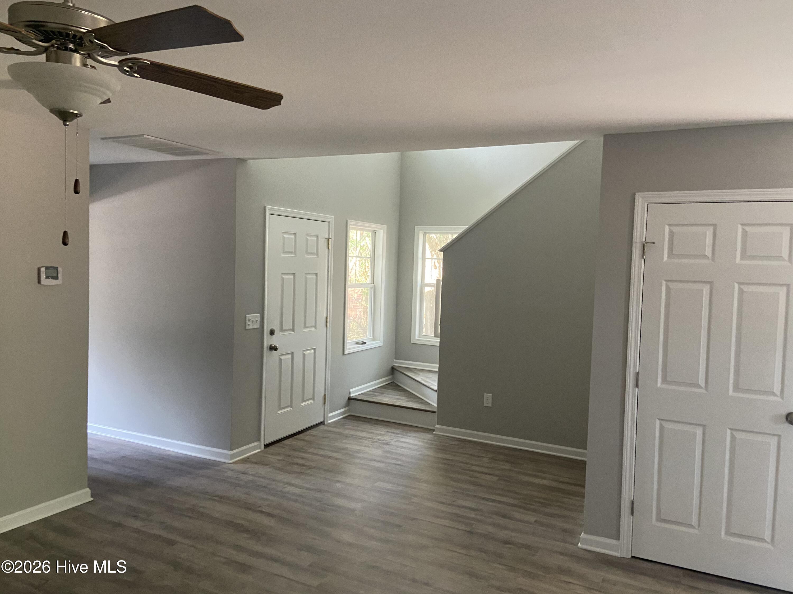 100561897 | Photo 12