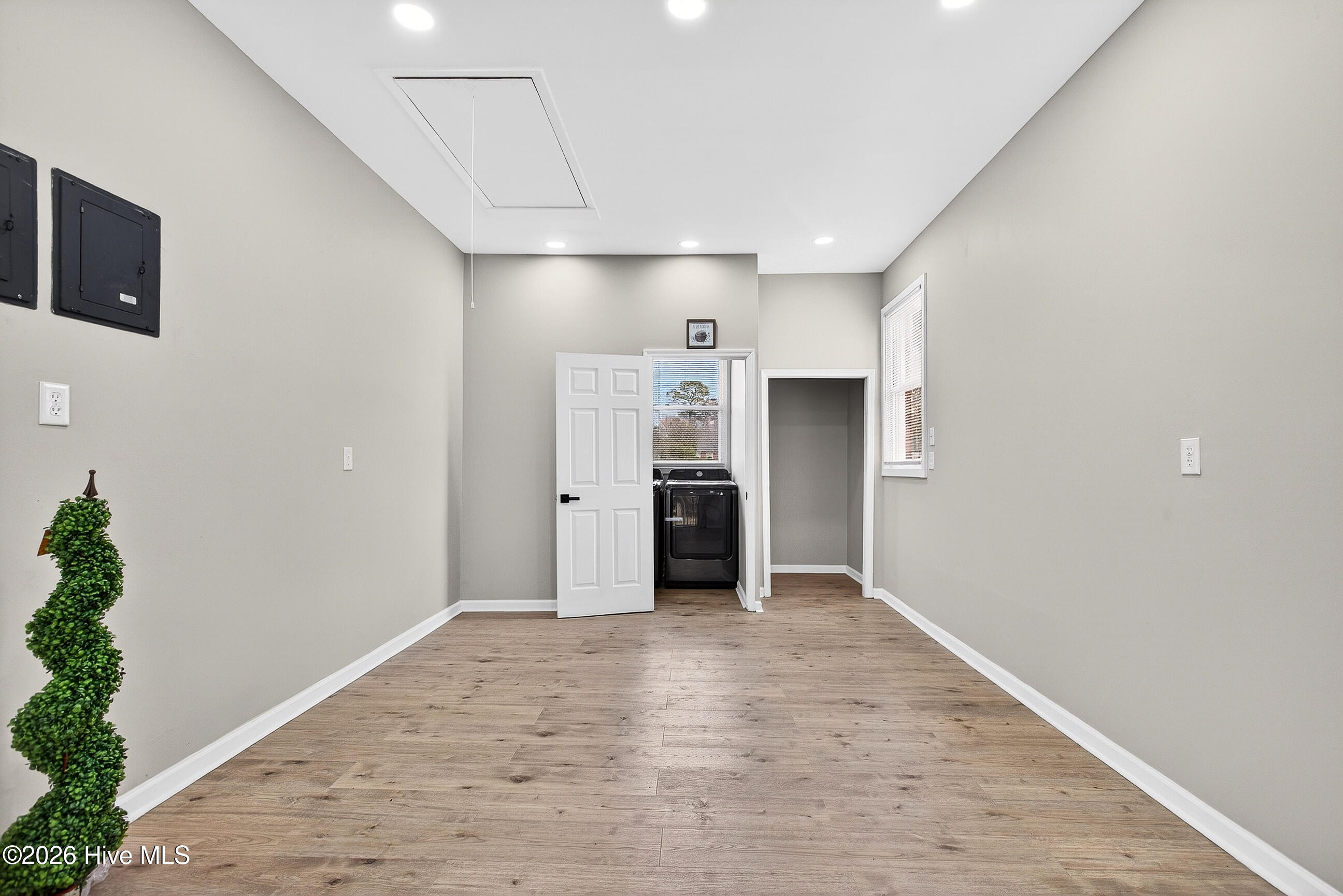 100545174 | Photo 12