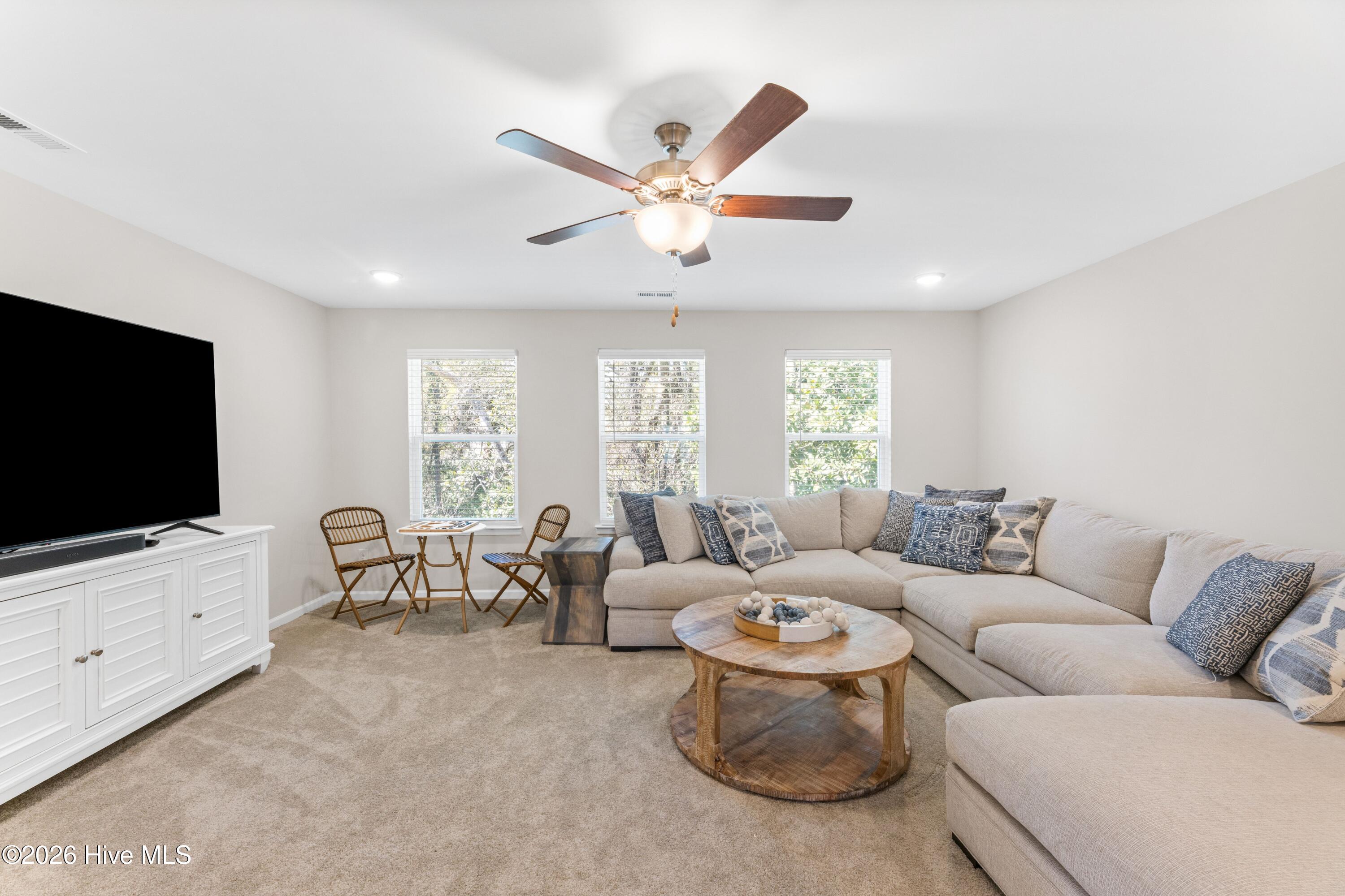 100561079 | Photo 23