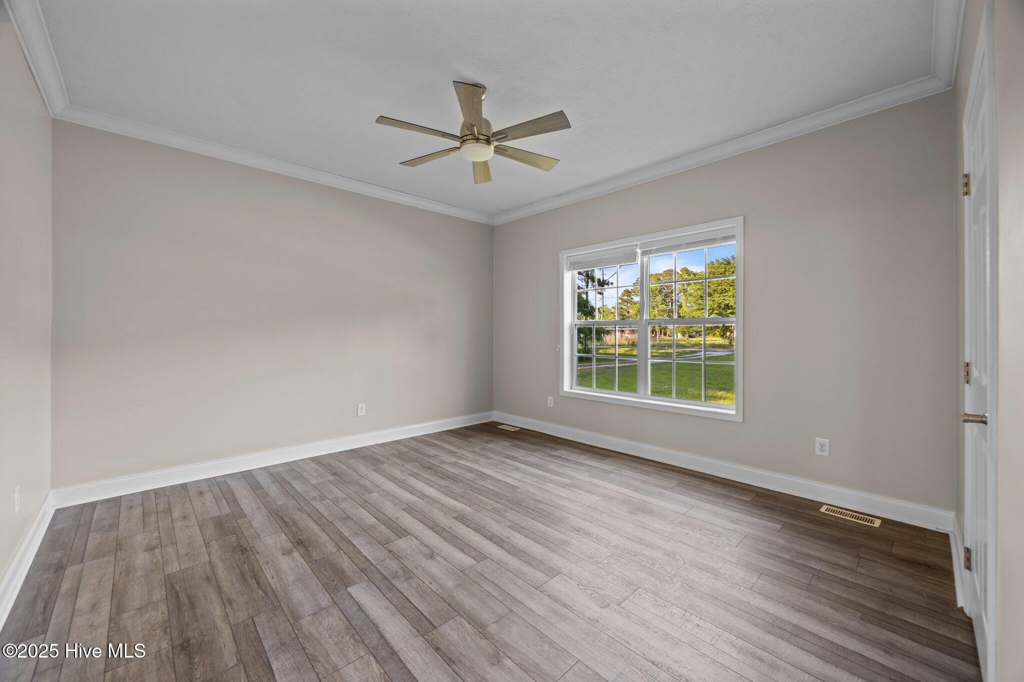 100550803 | Photo 24