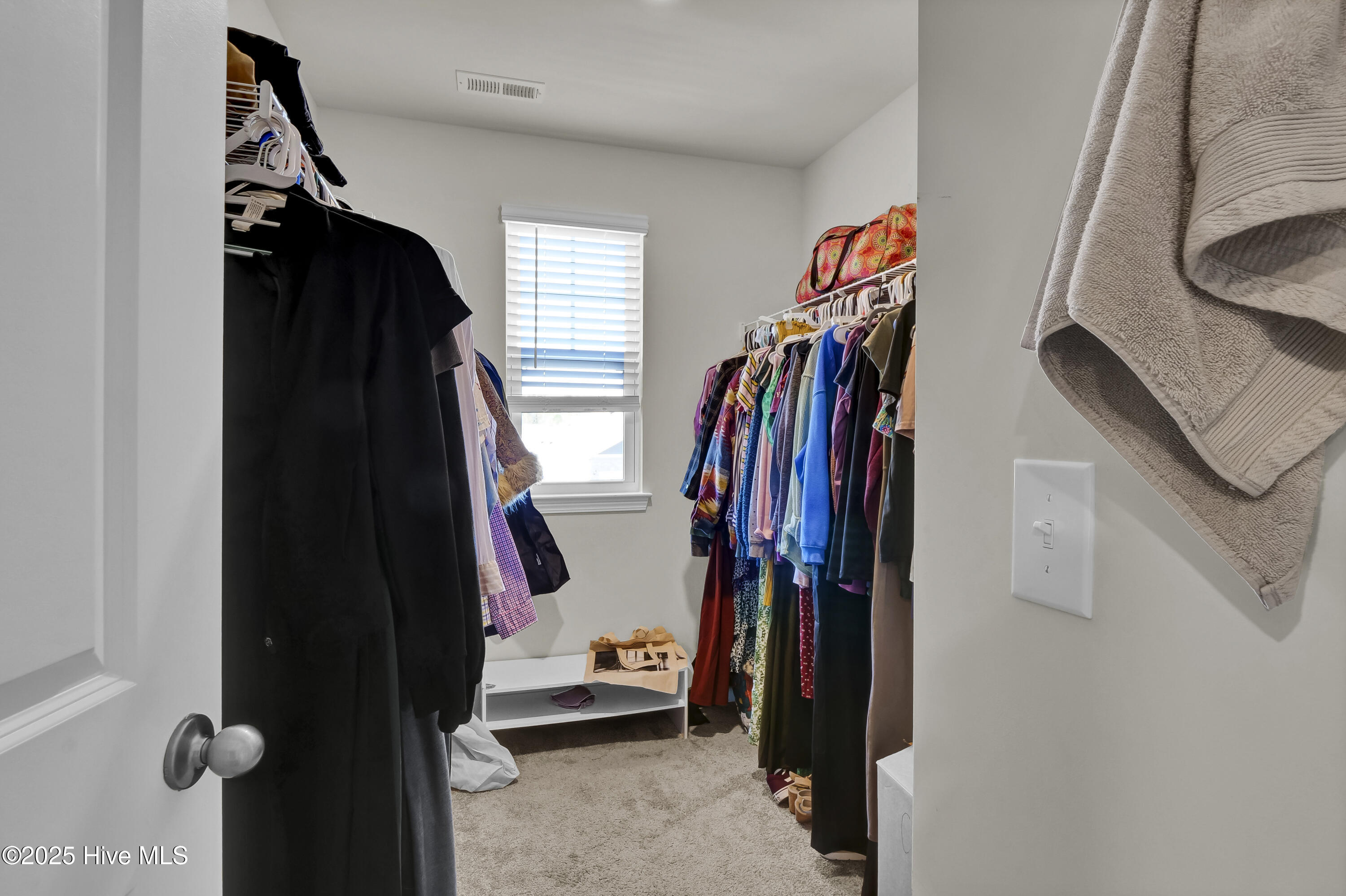 100561368 | Photo 21