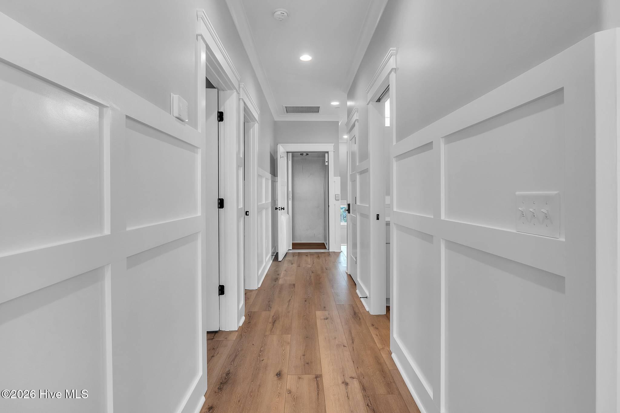 100558345 | Photo 98