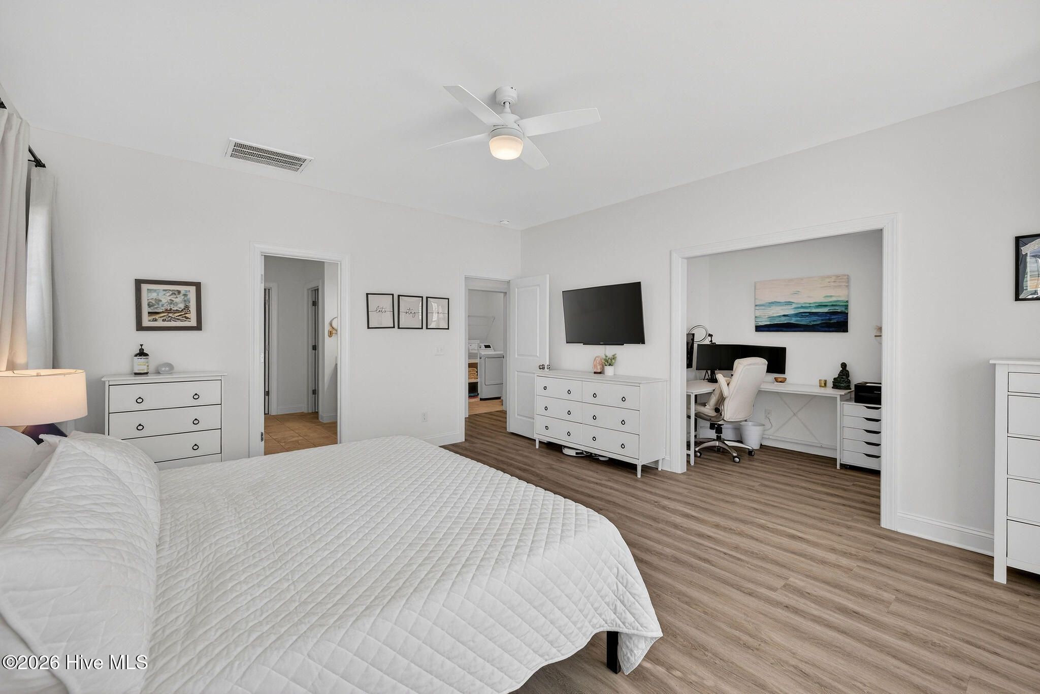 100554120 | Photo 30