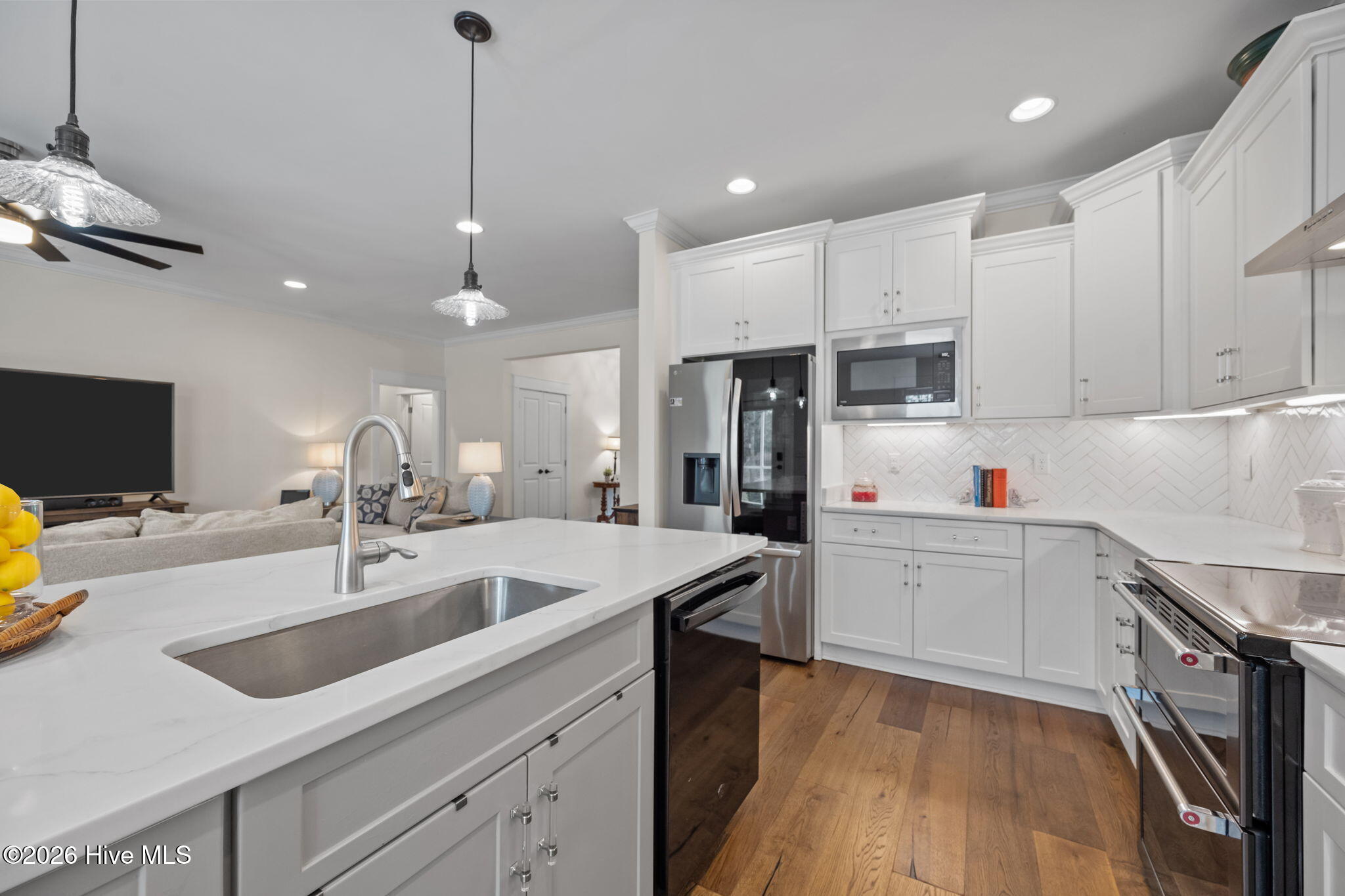 100562487 | Photo 12