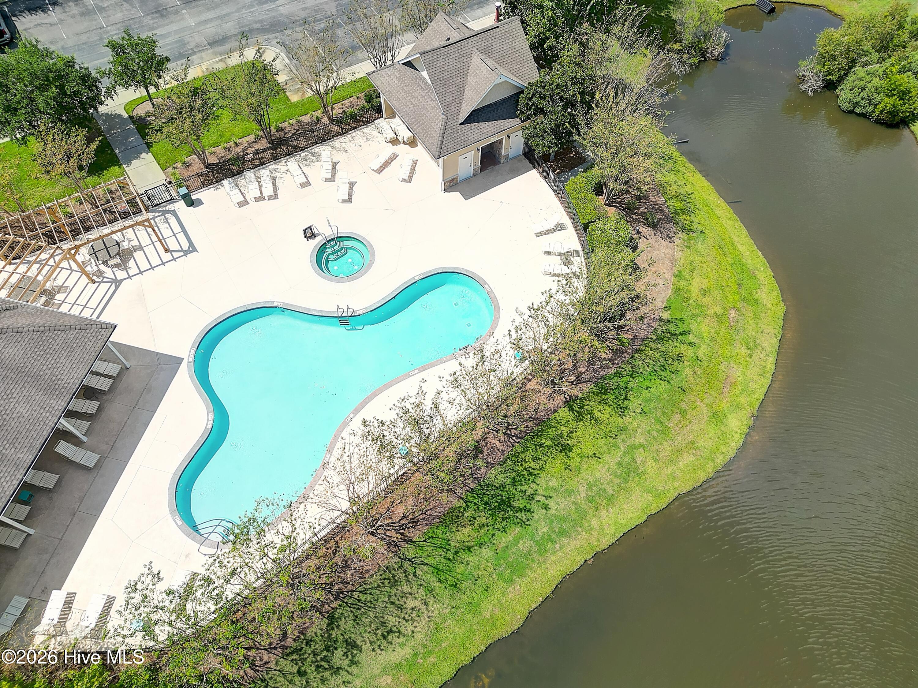 100569684 | Photo 69